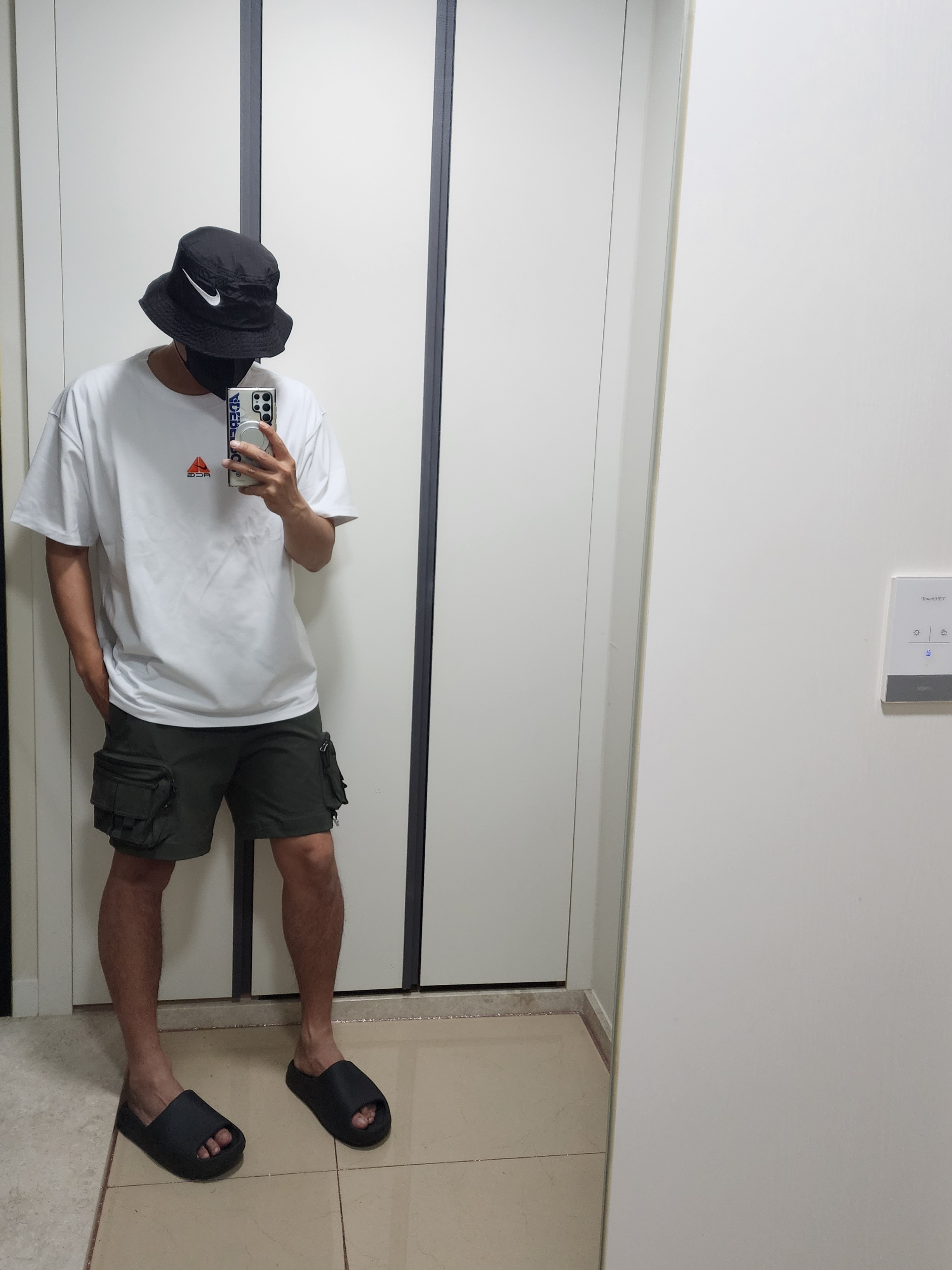 Nike ACG LBR Lungs T-Shirt Summit White - Asia, Adidas Yeezy Slide Onyx 착용 스타일