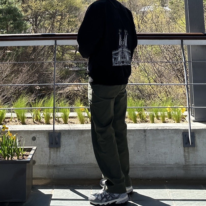Juun.J Graphic Loose Fit Sweatshirt Black - 21FW, Asics Gel-Sonoma 15-50 Oyster Grey Clay Grey 착용 스타일 - 1