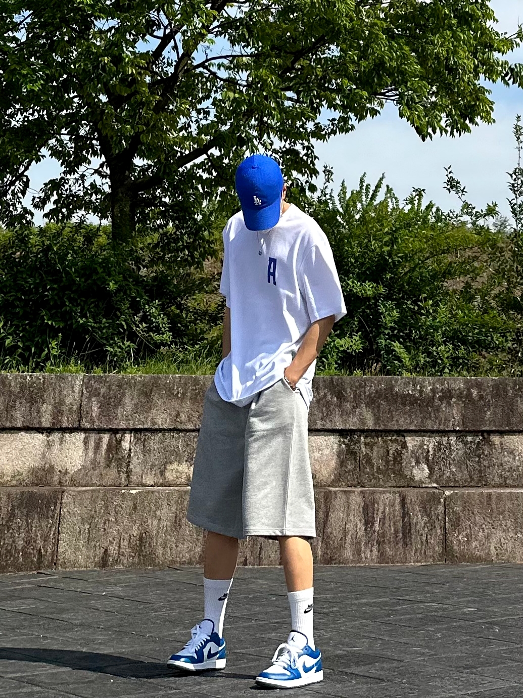 (W) Jordan 1 Low White Dark Marina Blue 착용 스타일 - 1