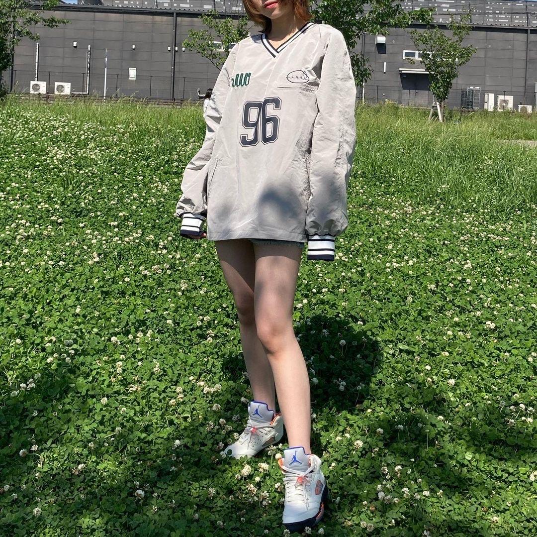 Nieeh 1996 Oversize Fit Gray 착용 스타일 - 2