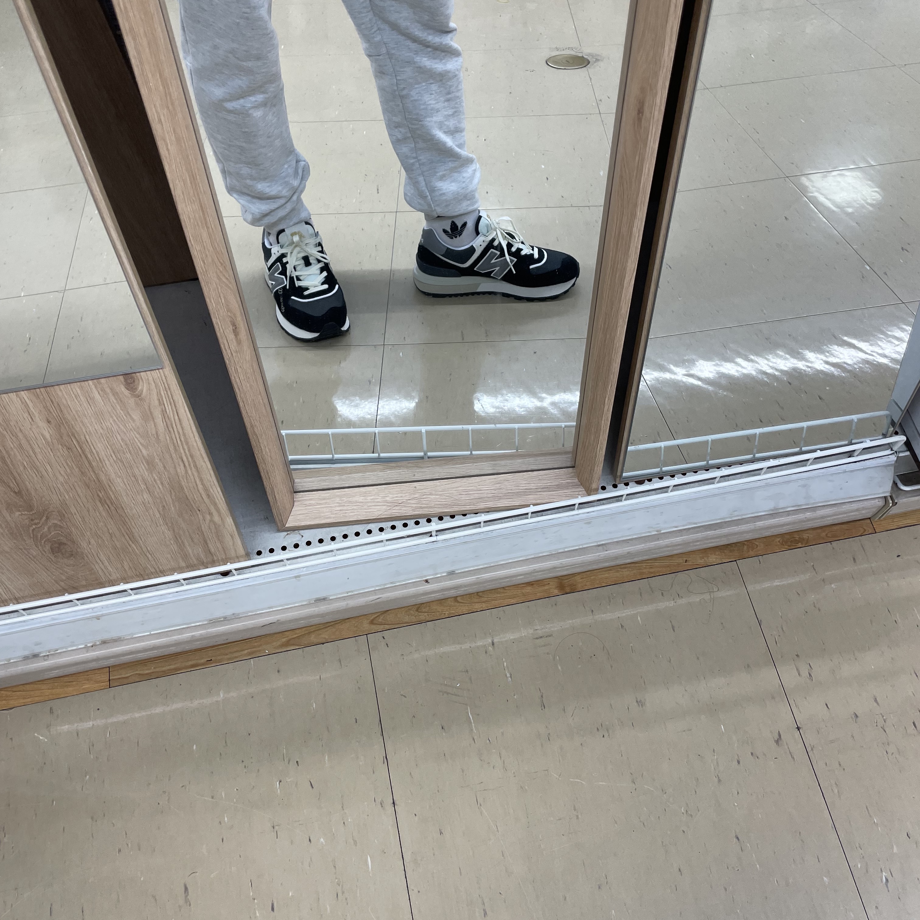 New Balance 574 Legacy Black 착용 스타일