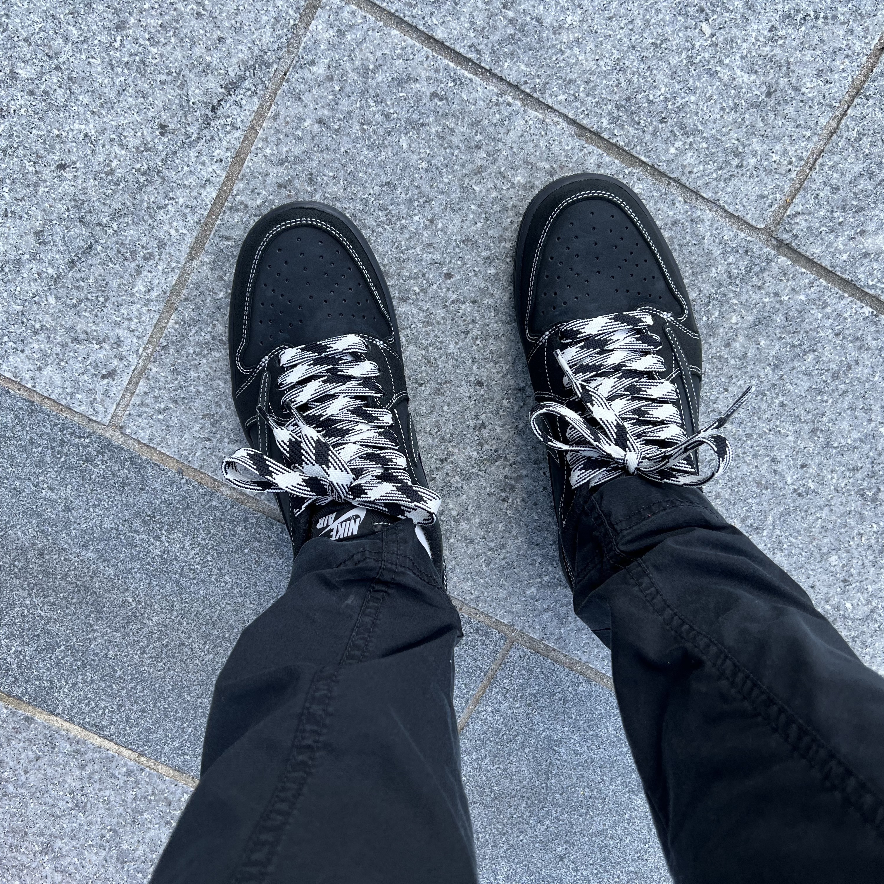 Jordan 1 x Travis Scott Retro Low OG SP Black Phantom 착용 스타일