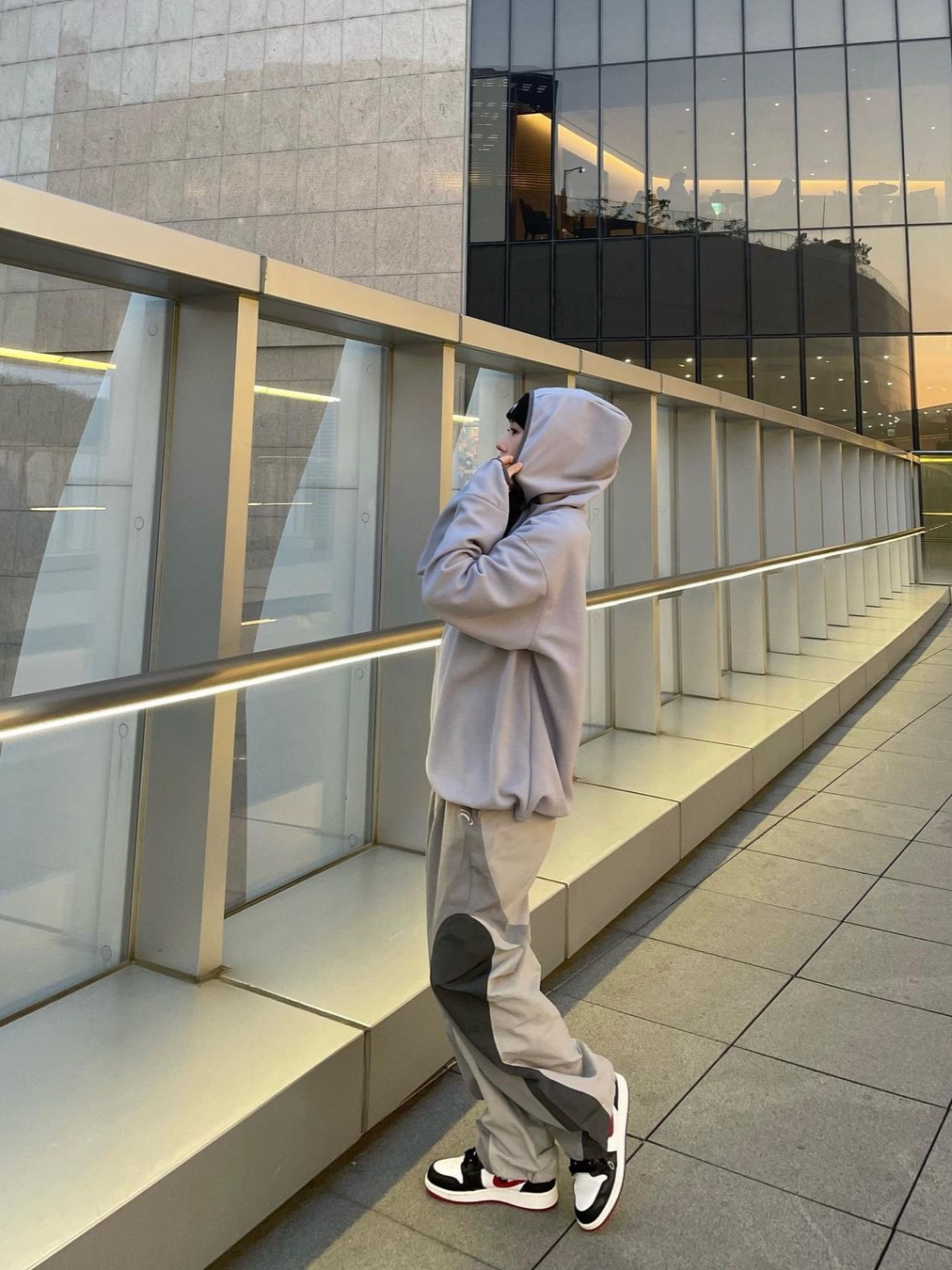 Art Of Field Side Snap Jersey Hooded Light Gray, Art Of Field Three Colourway Slit Belt Pants Light Gray 착용 스타일 - 2