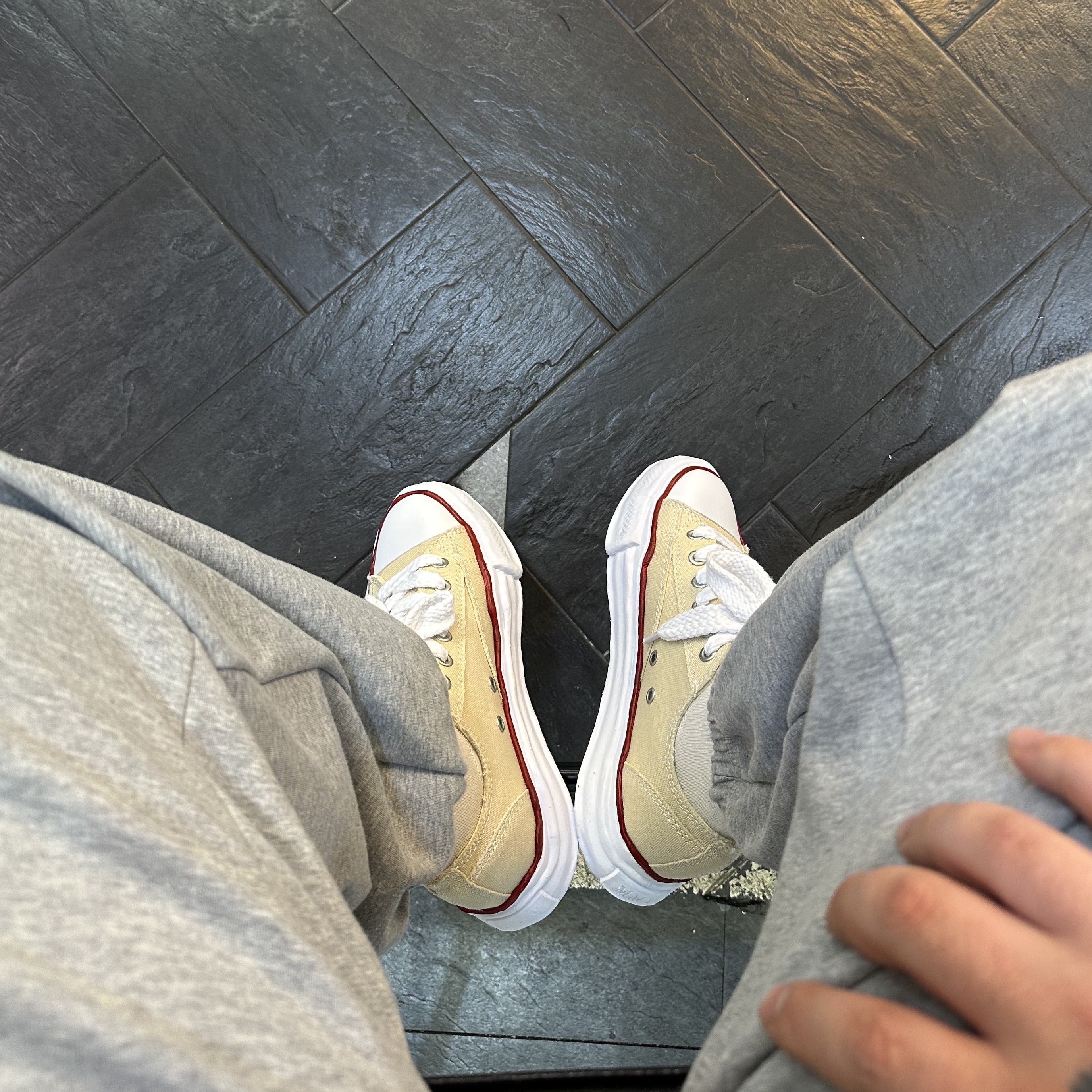 Maison Mihara Yasuhiro Peterson OG Sole Canvas Low-top Sneakers Natural 착용 스타일 - 2