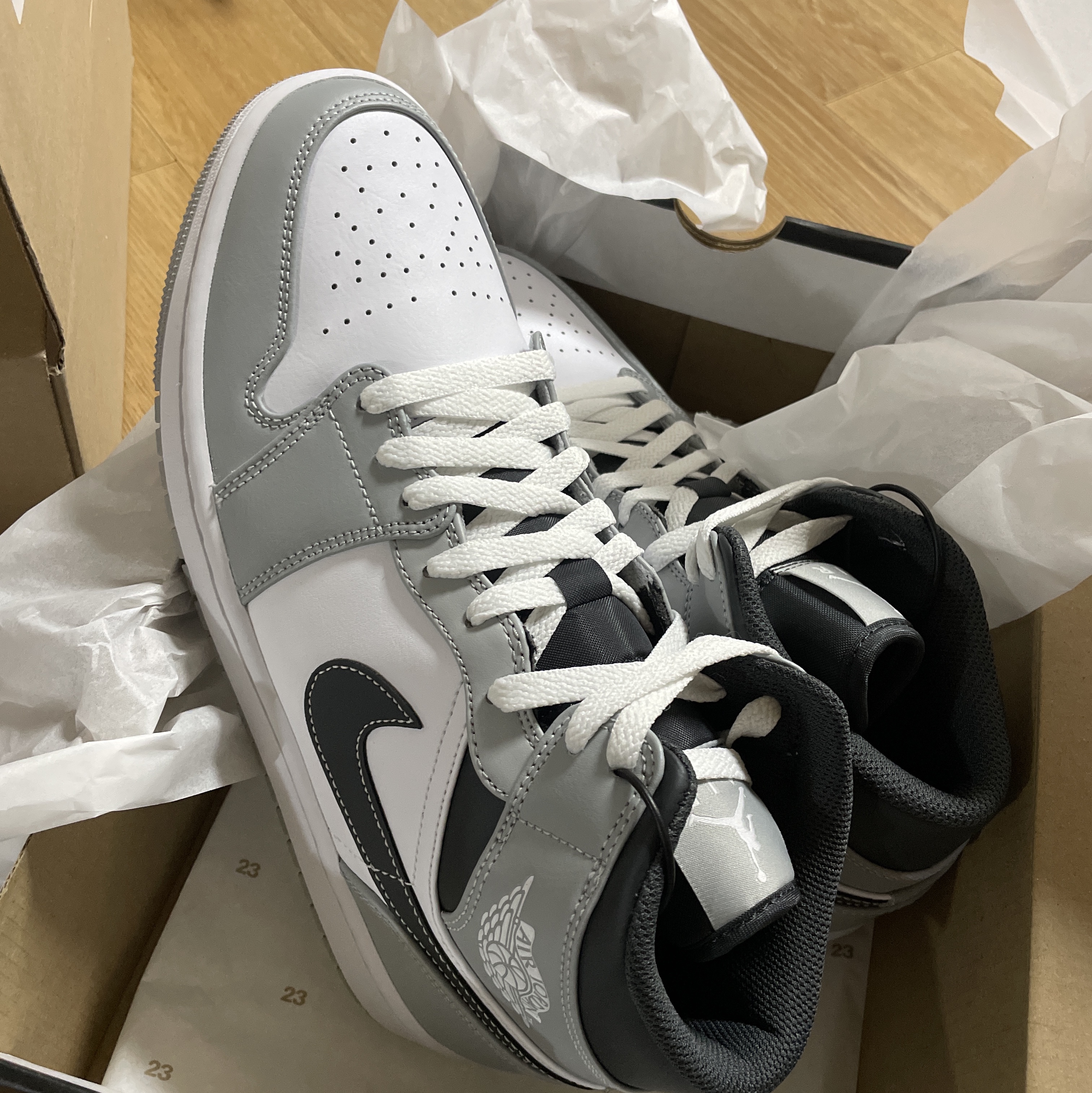 Jordan 1 Mid Light Smoke Grey Anthracite 착용 스타일