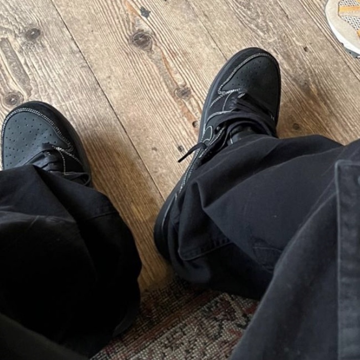 Jordan 1 x Travis Scott Retro Low OG SP Black Phantom 착용 스타일