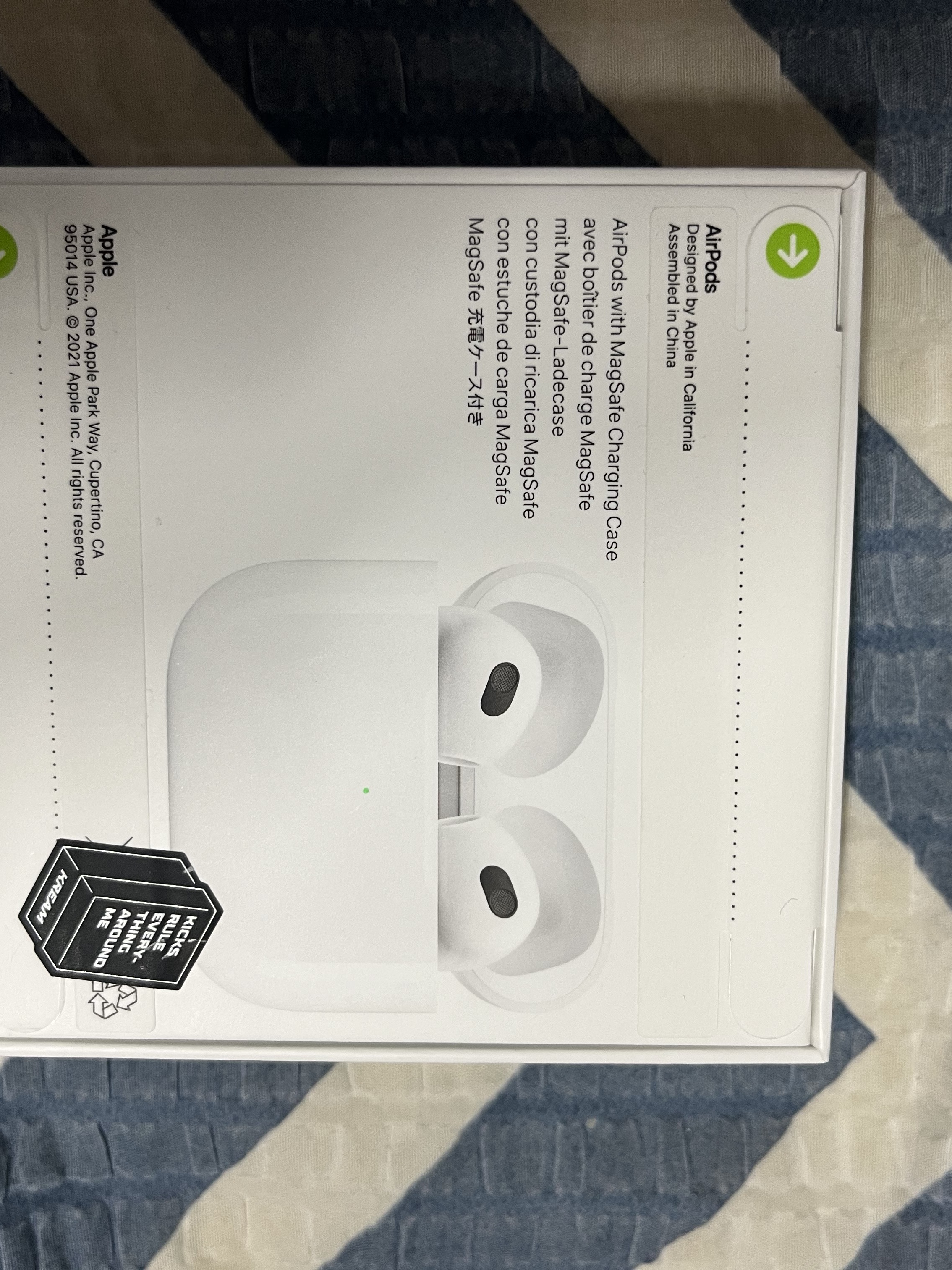 Apple Airpods 3rd Gen with MagSafe Charging Case (Korean Ver.) 착용 스타일 - 2