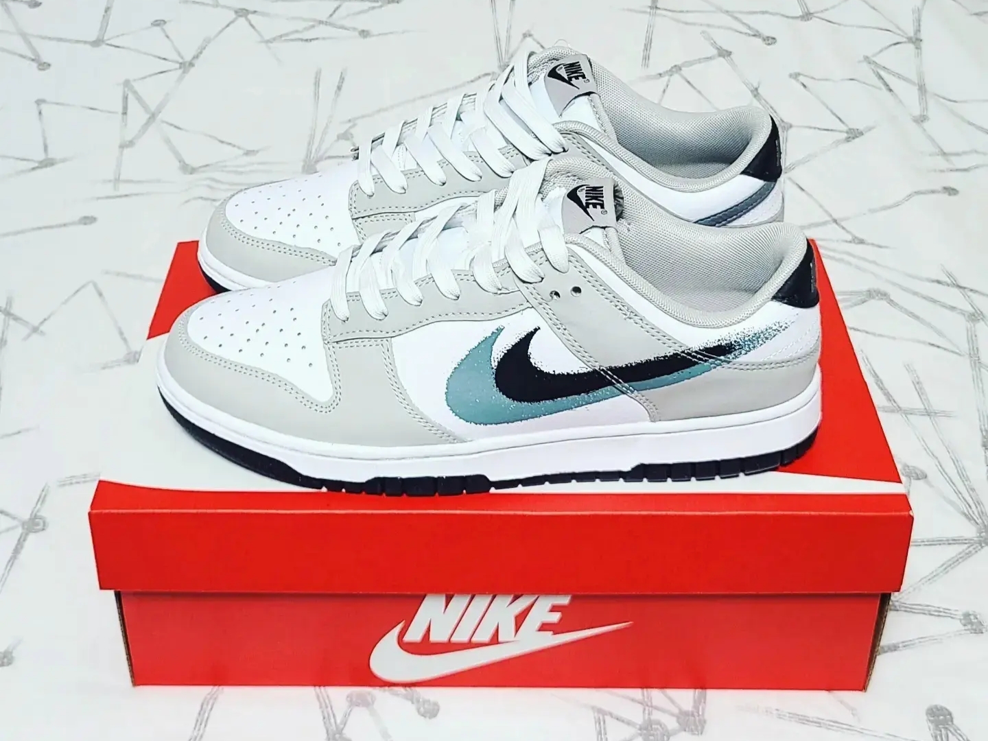 Nike Dunk Low Cool Grey White 착용 스타일 - 2