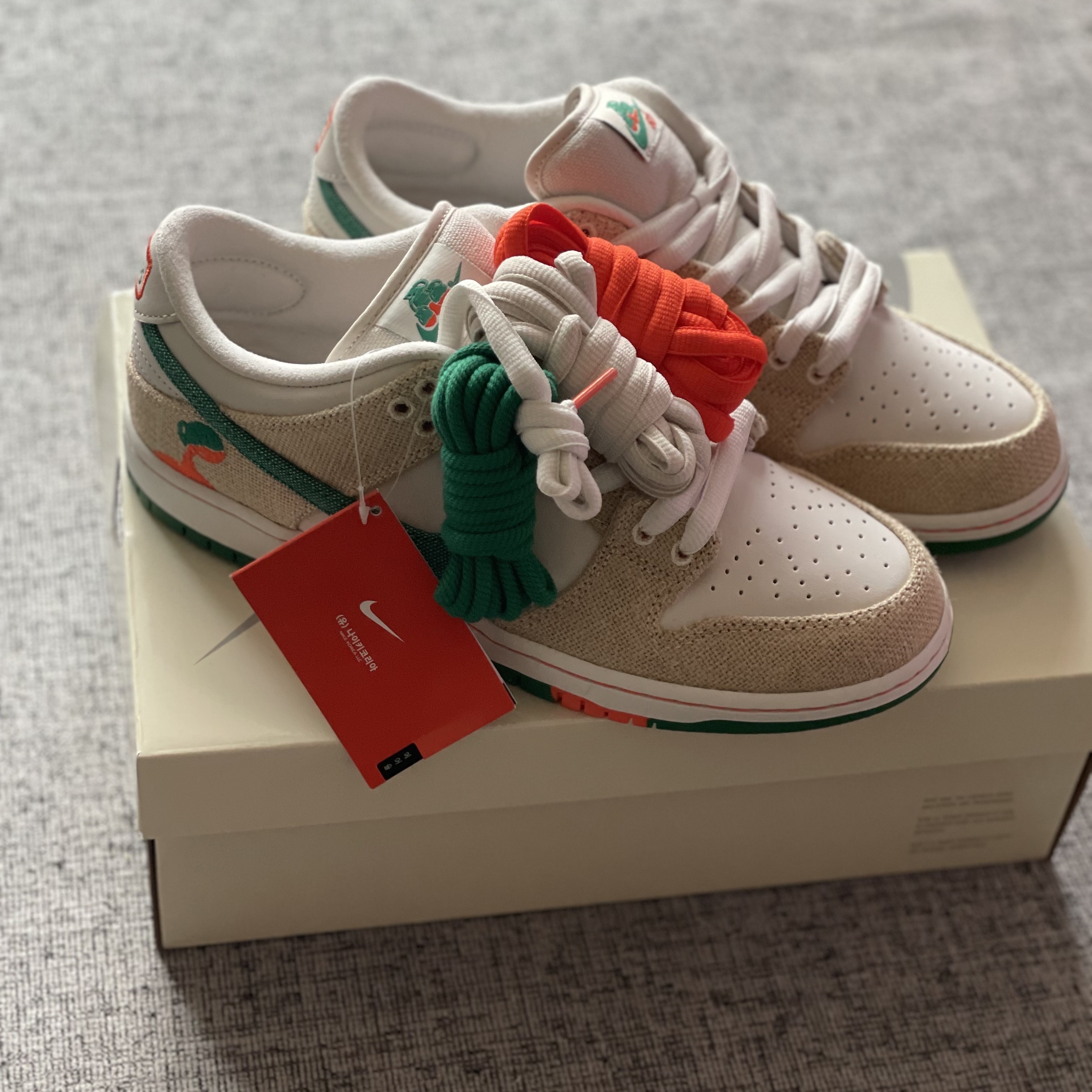 Nike x Jarritos SB Dunk Low Phantom and Malachite 착용 스타일 - 1