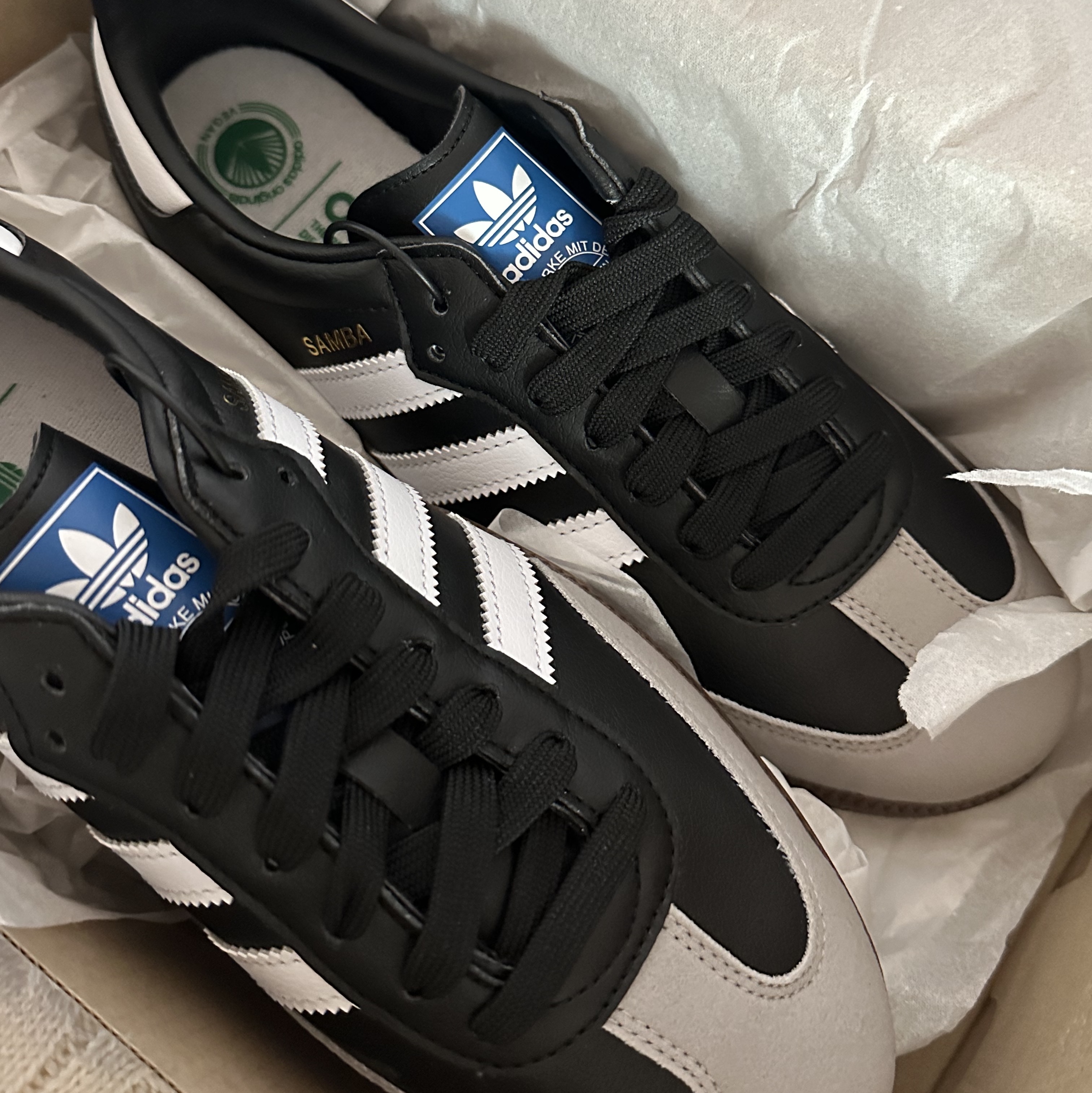 Adidas Samba Vegan Black White 착용 스타일 - 1