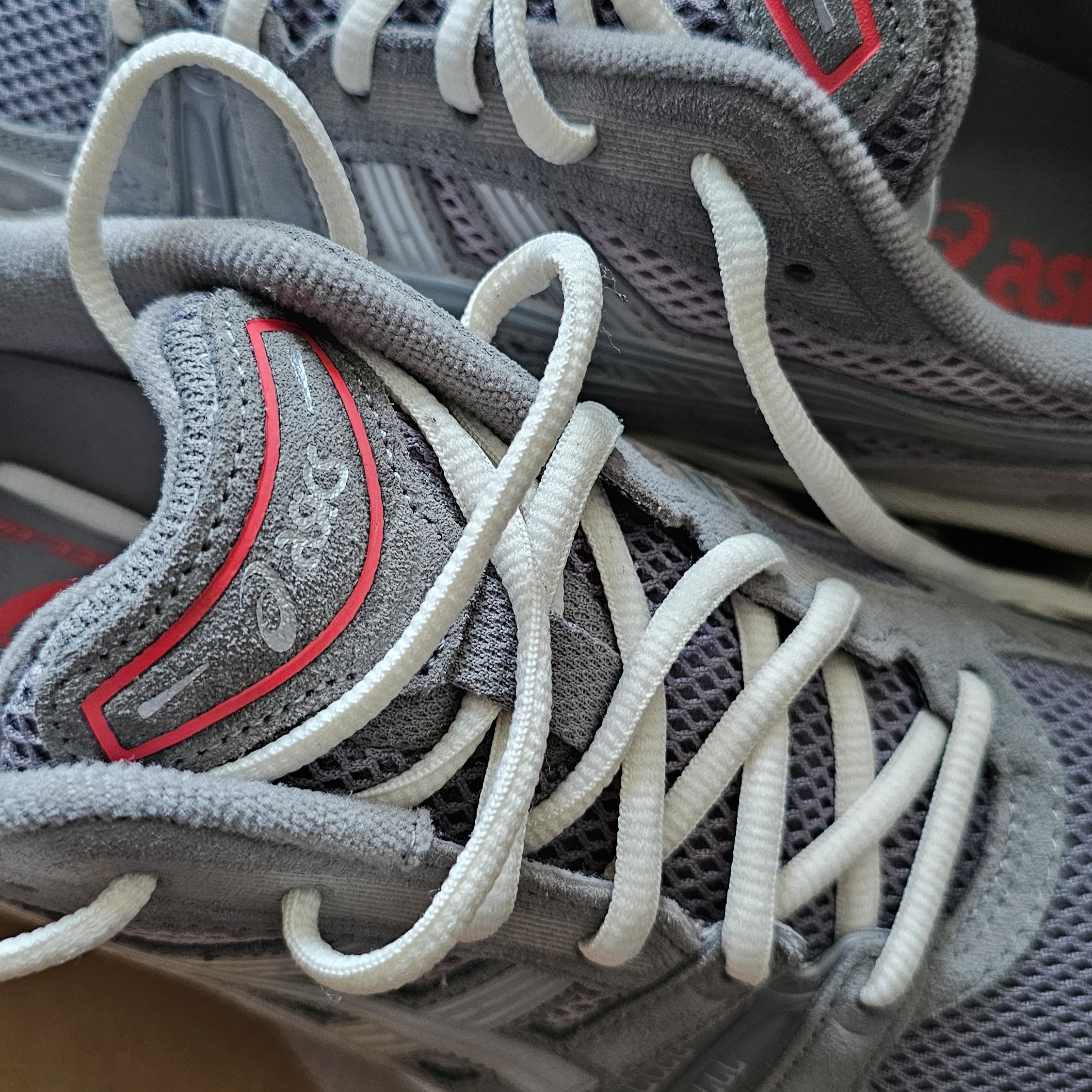 Asics Gel-Kayano 14 Clay Grey Pure Silver 착용 스타일