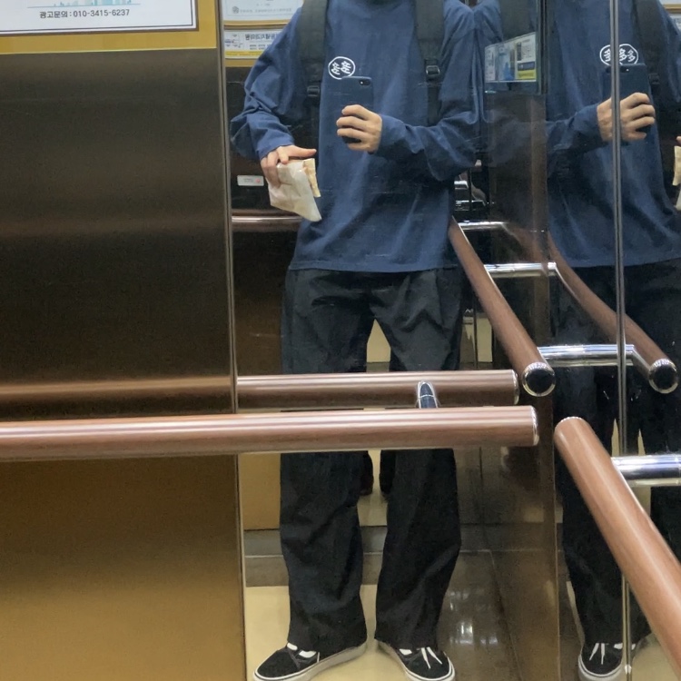Dada Logo LS T-Shirt Navy 착용 스타일