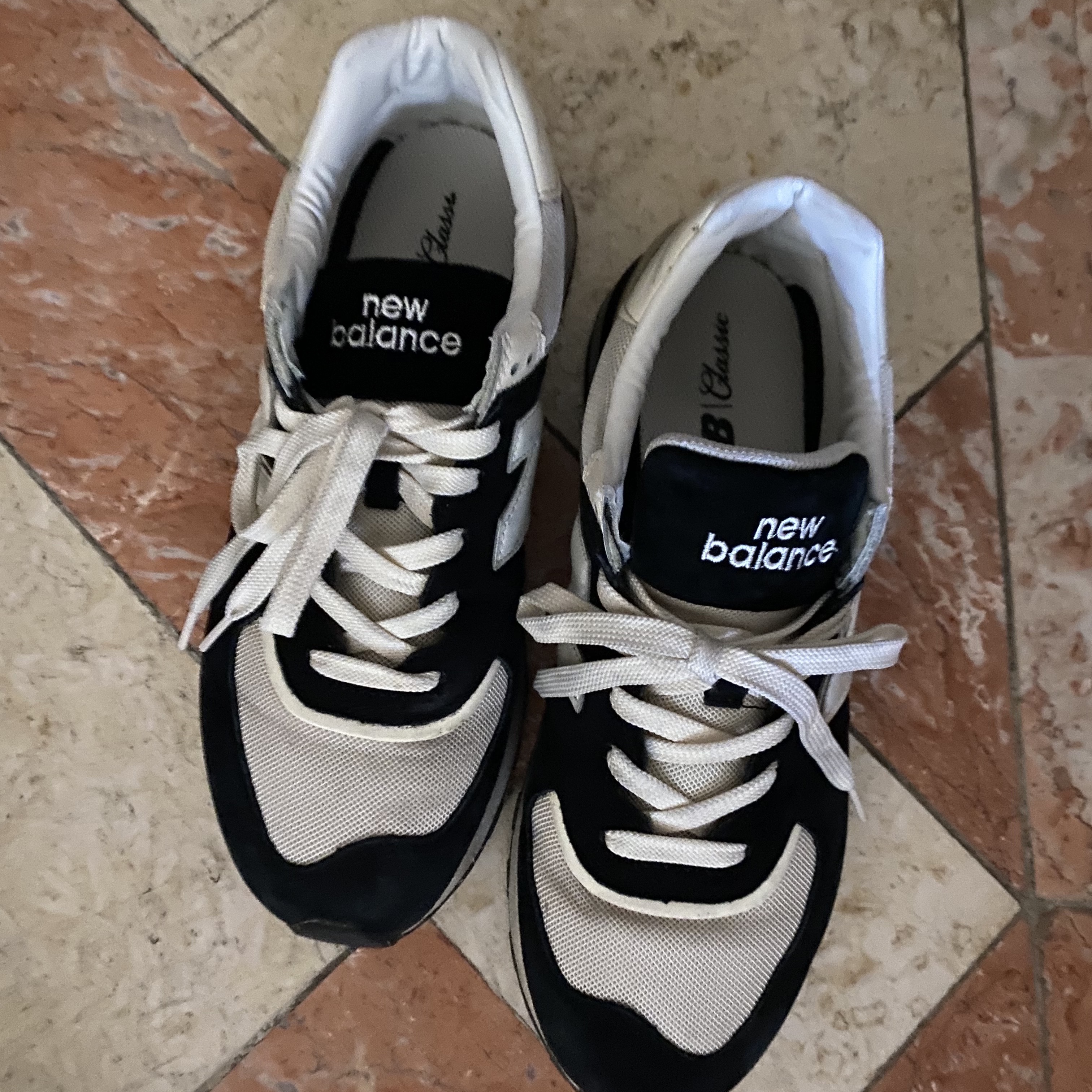 New Balance 574 Legacy Black Angora 착용 스타일