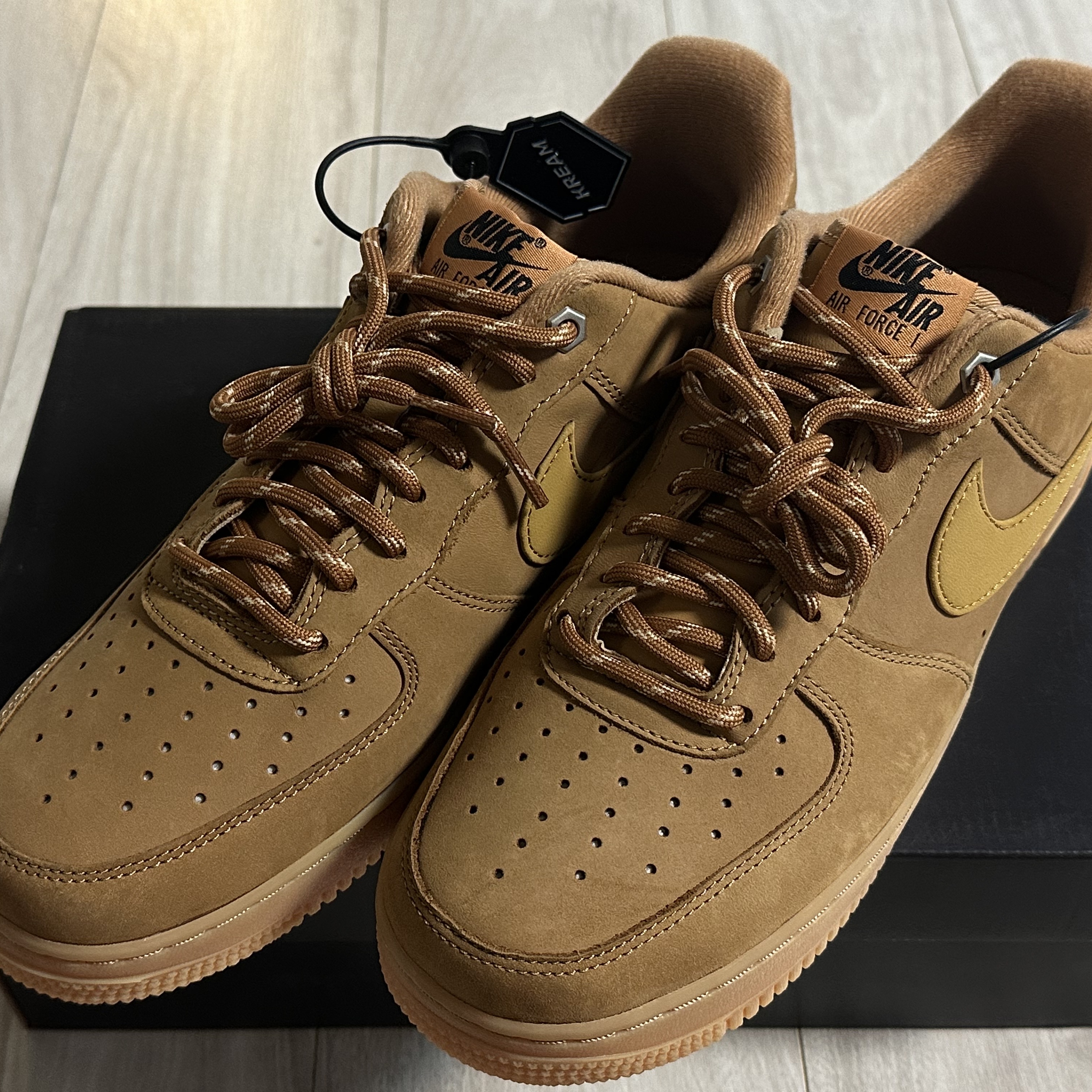 Nike Air Force 1 '07 WB Flax 착용 스타일