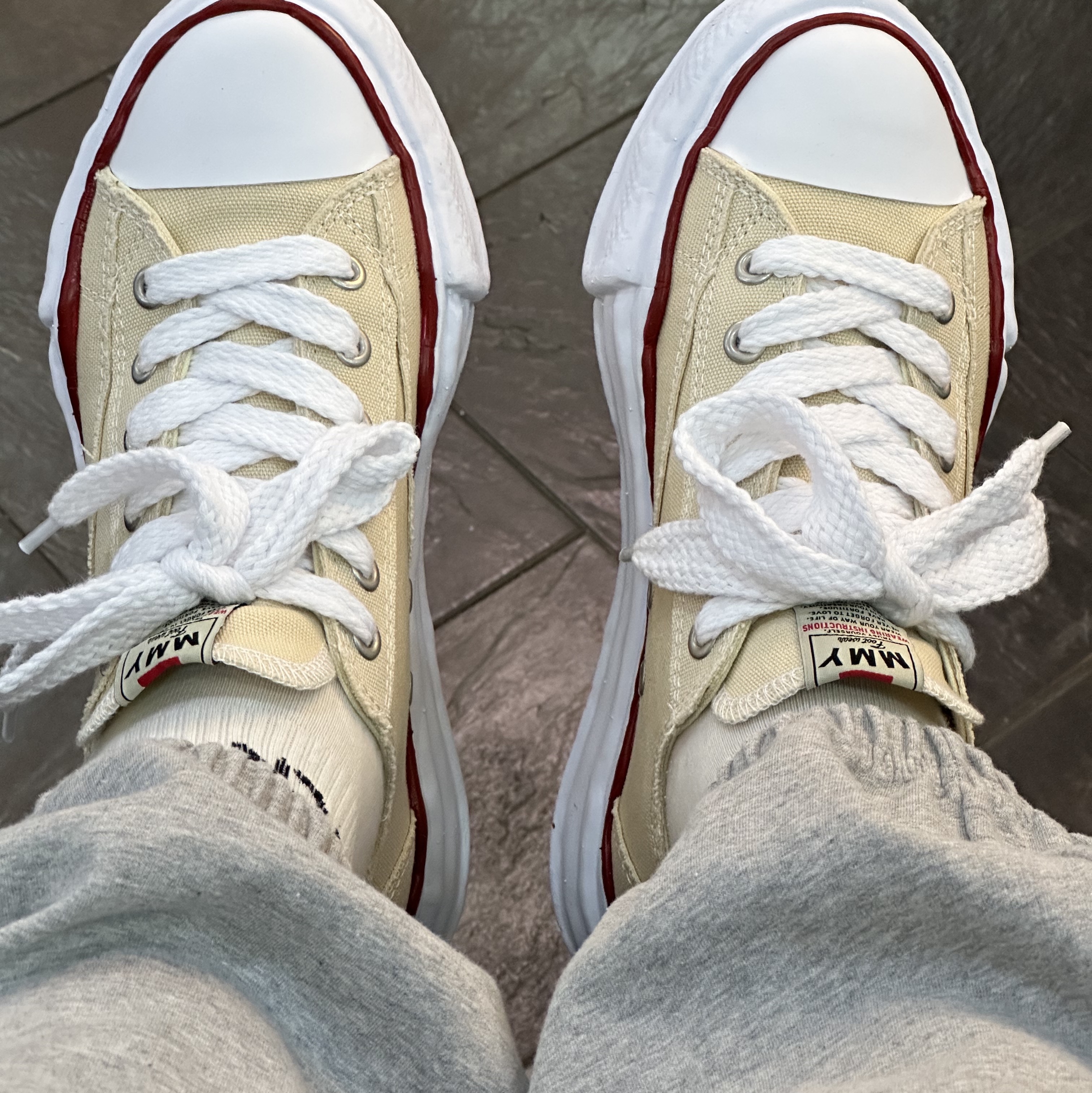 Maison Mihara Yasuhiro Peterson OG Sole Canvas Low-top Sneakers Natural 착용 스타일 - 1