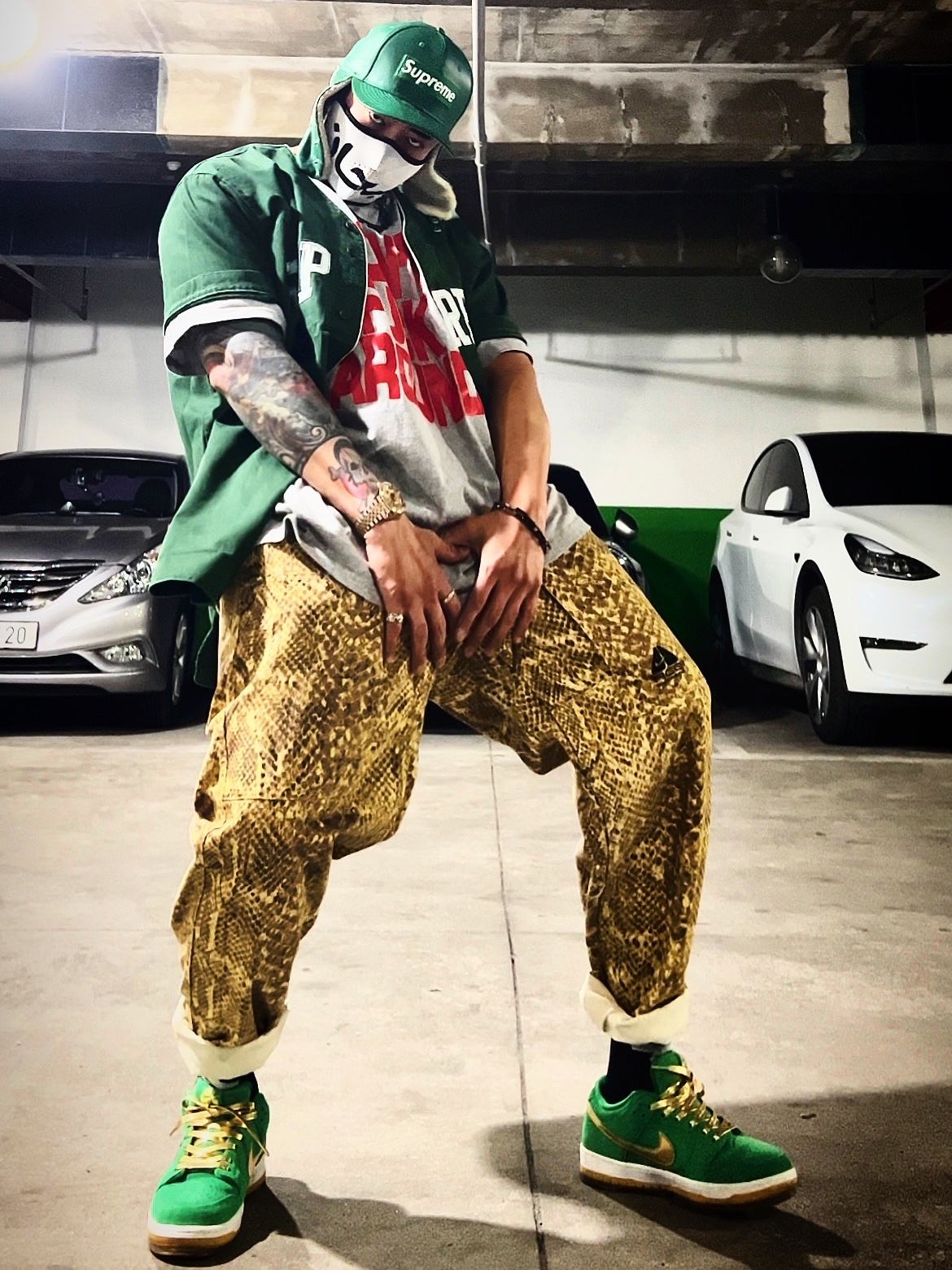 Supreme Leather Earflap Box Logo New Era Green - 22FW, Supreme x Timberland Baseball Jersey Green - 23SS 착용 스타일 - 1