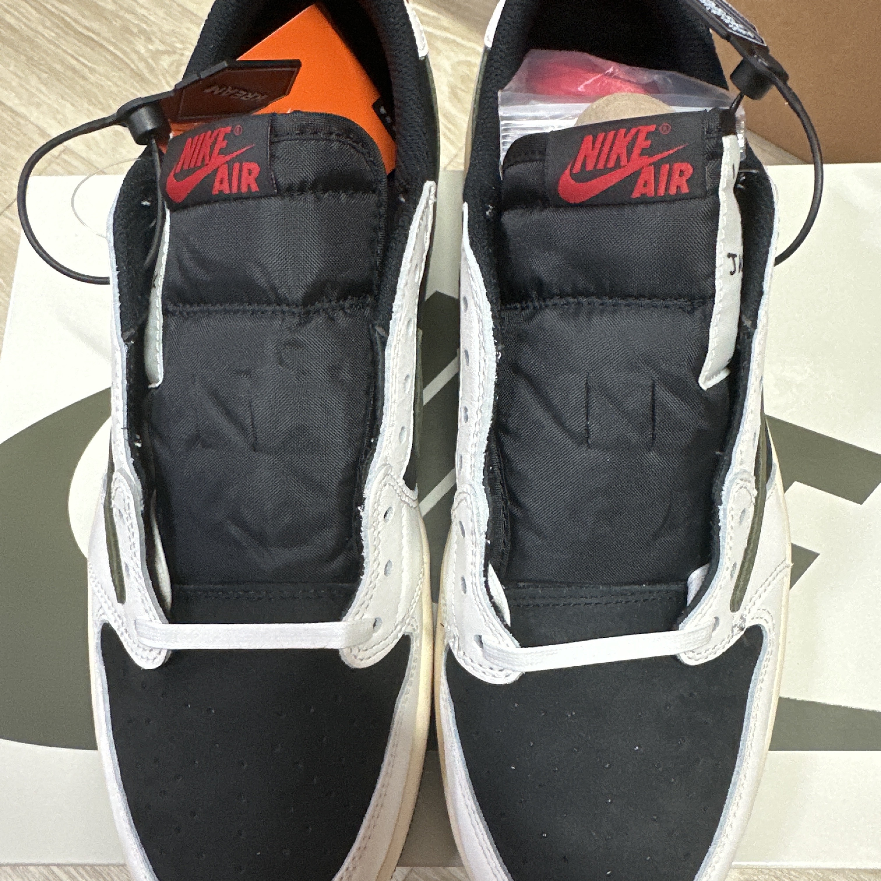 (W) Jordan 1 x Travis Scott Retro Low OG SP Medium Olive 착용 스타일