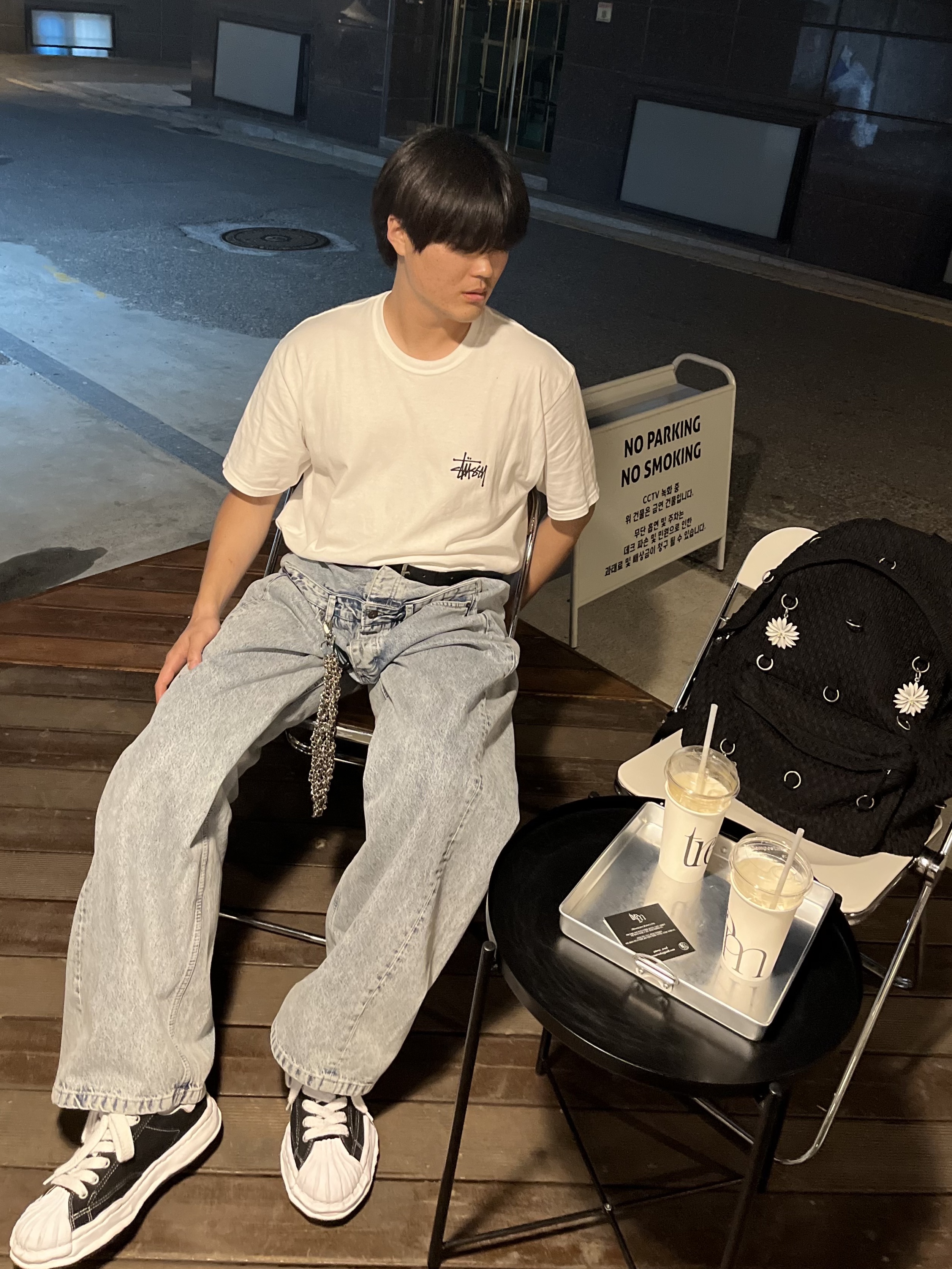 메종 미하라 야스히로 블레이키 OG 솔 캔버스 로우탑 스니커즈 블랙 화이트, 메종 미하라 야스히로 블레이키 OG 솔 캔버스 로우탑 스니커즈 블랙 착용 스타일 - 1