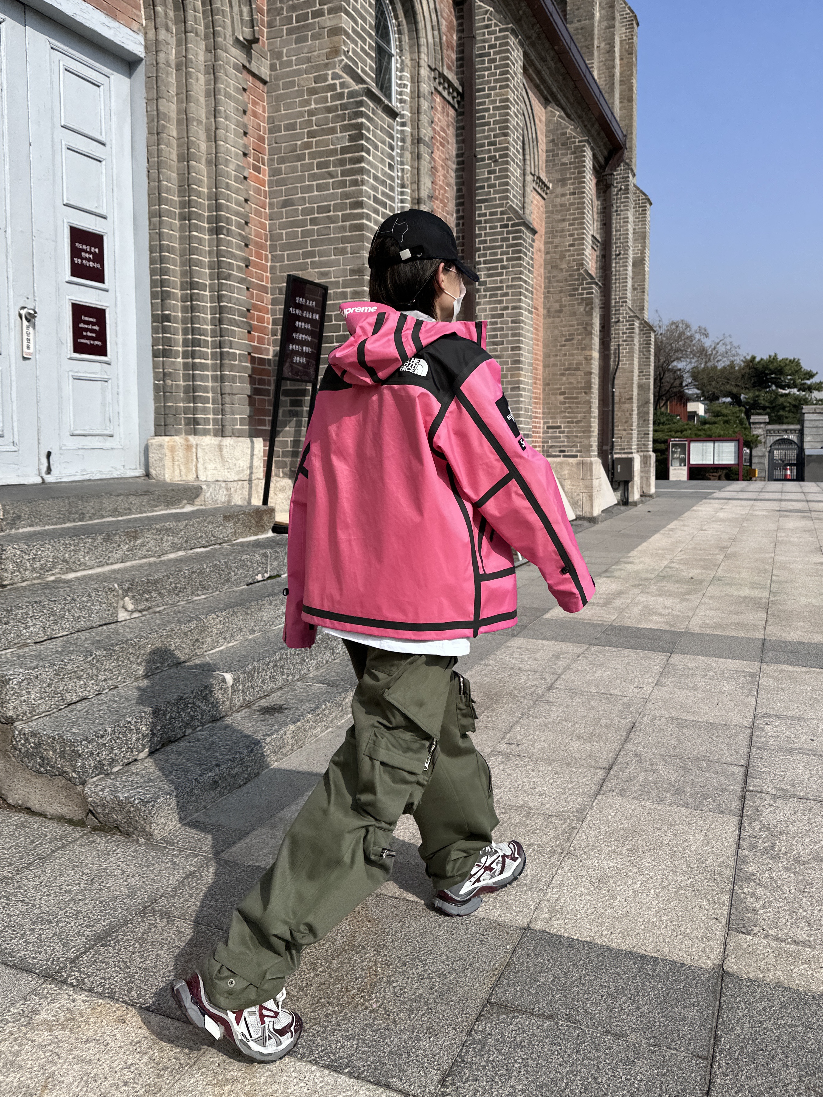 Supreme x The North Face Summit Series Outer Tape Seam Jacket Pink - 21SS, Apple AirPods Max Lightning Space Gray (Korean Ver.) 착용 스타일 - 3