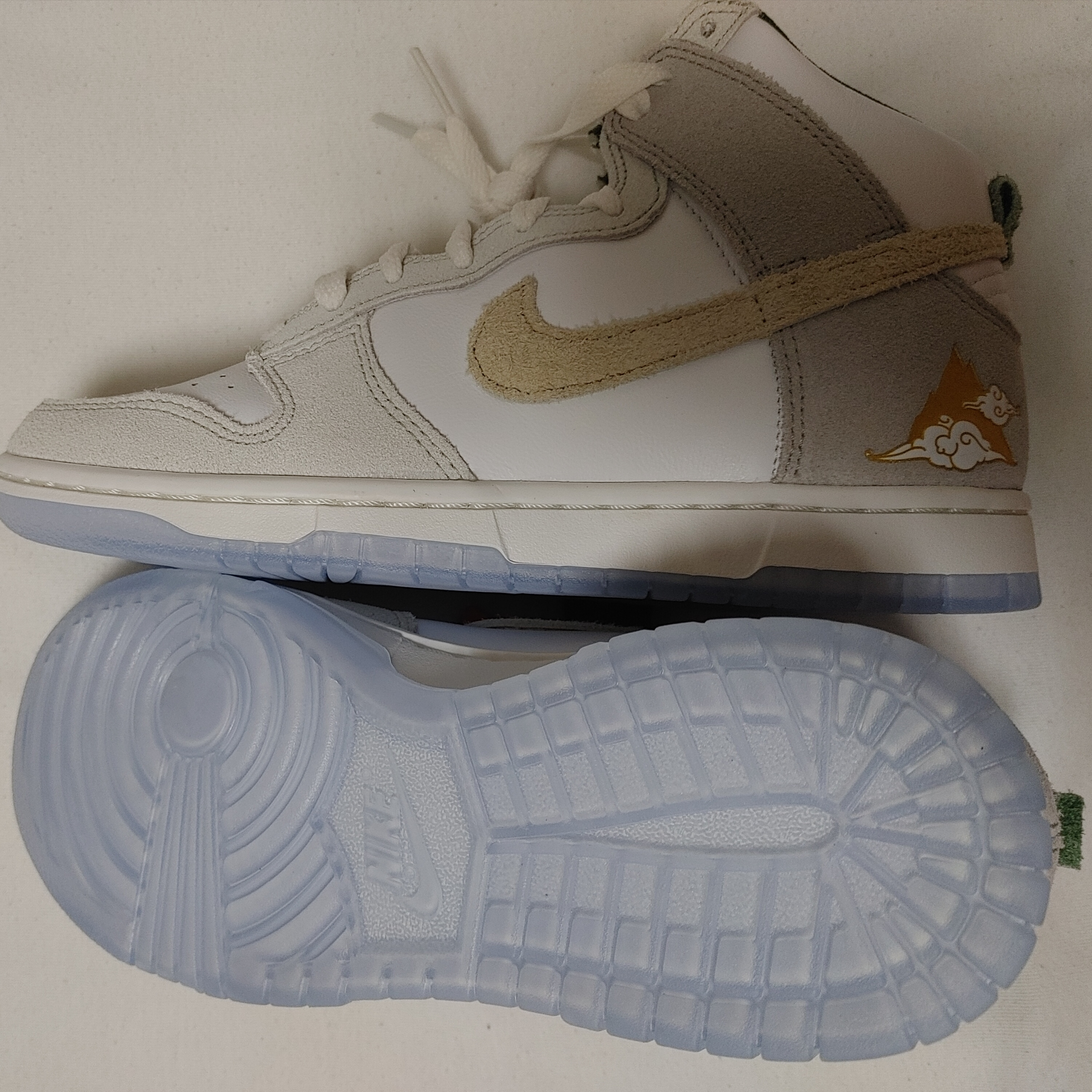 Nike Dunk High Premium Gold Mountain 착용 스타일