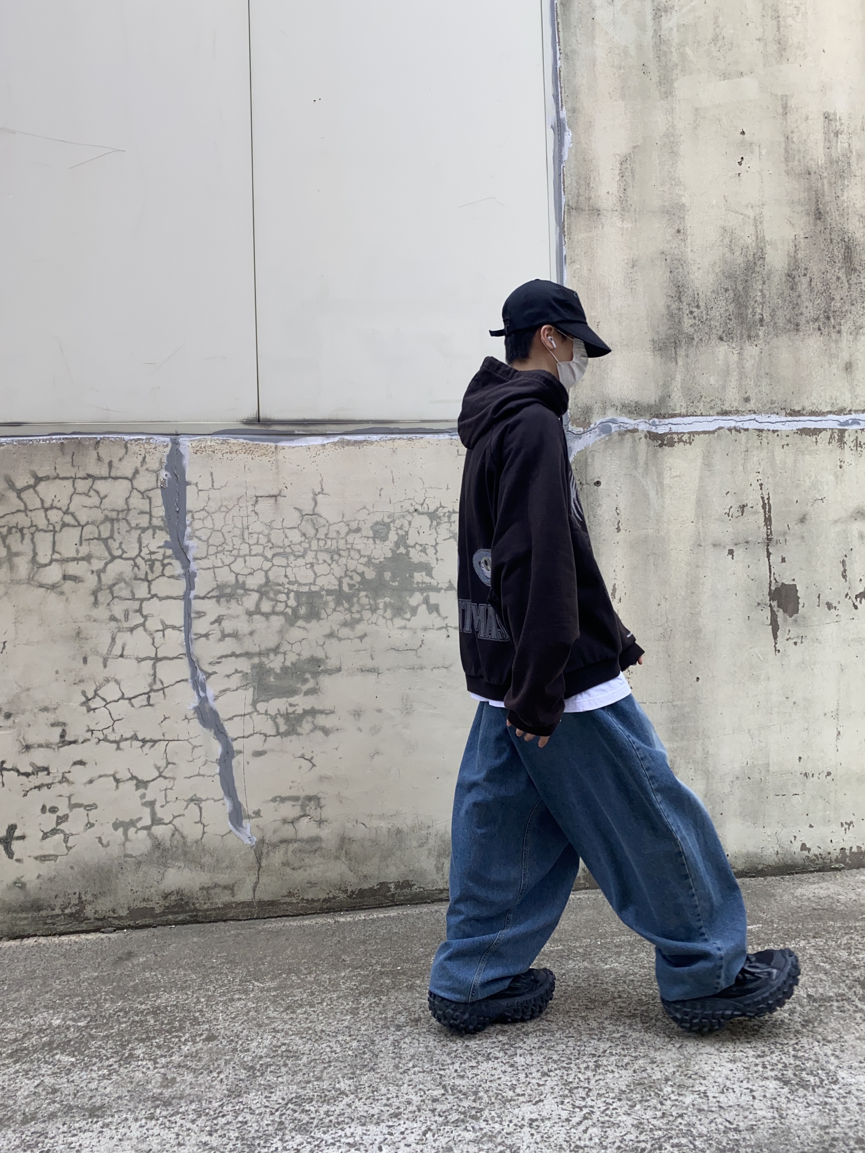Project G/R Mind Slaughter Vintage Washeed Hoodie Black, Balenciaga Defender Sneakers Black 착용 스타일 - 4