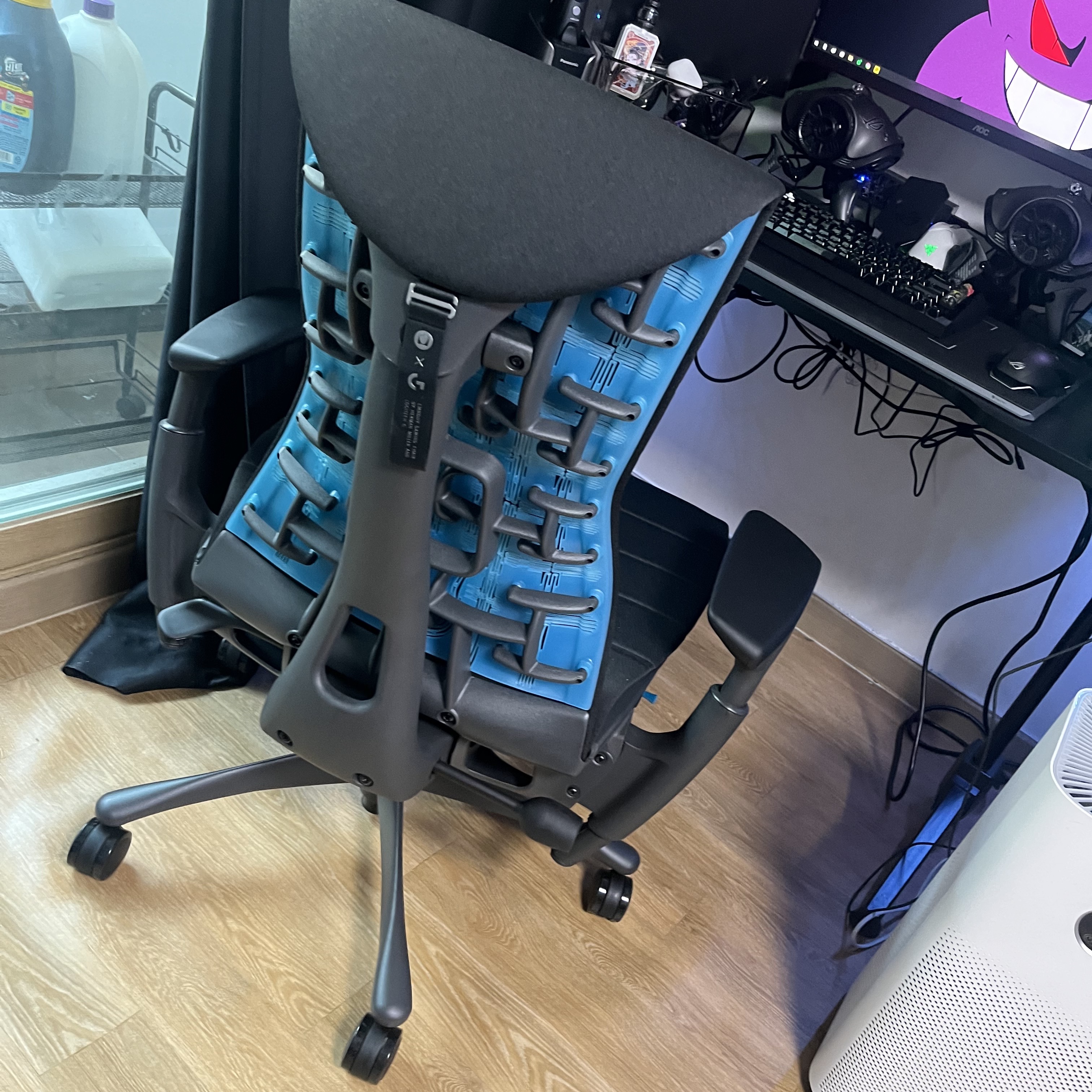 [15% 쿠폰] Herman Miller Embody Gaming Chair Cyan 착용 스타일