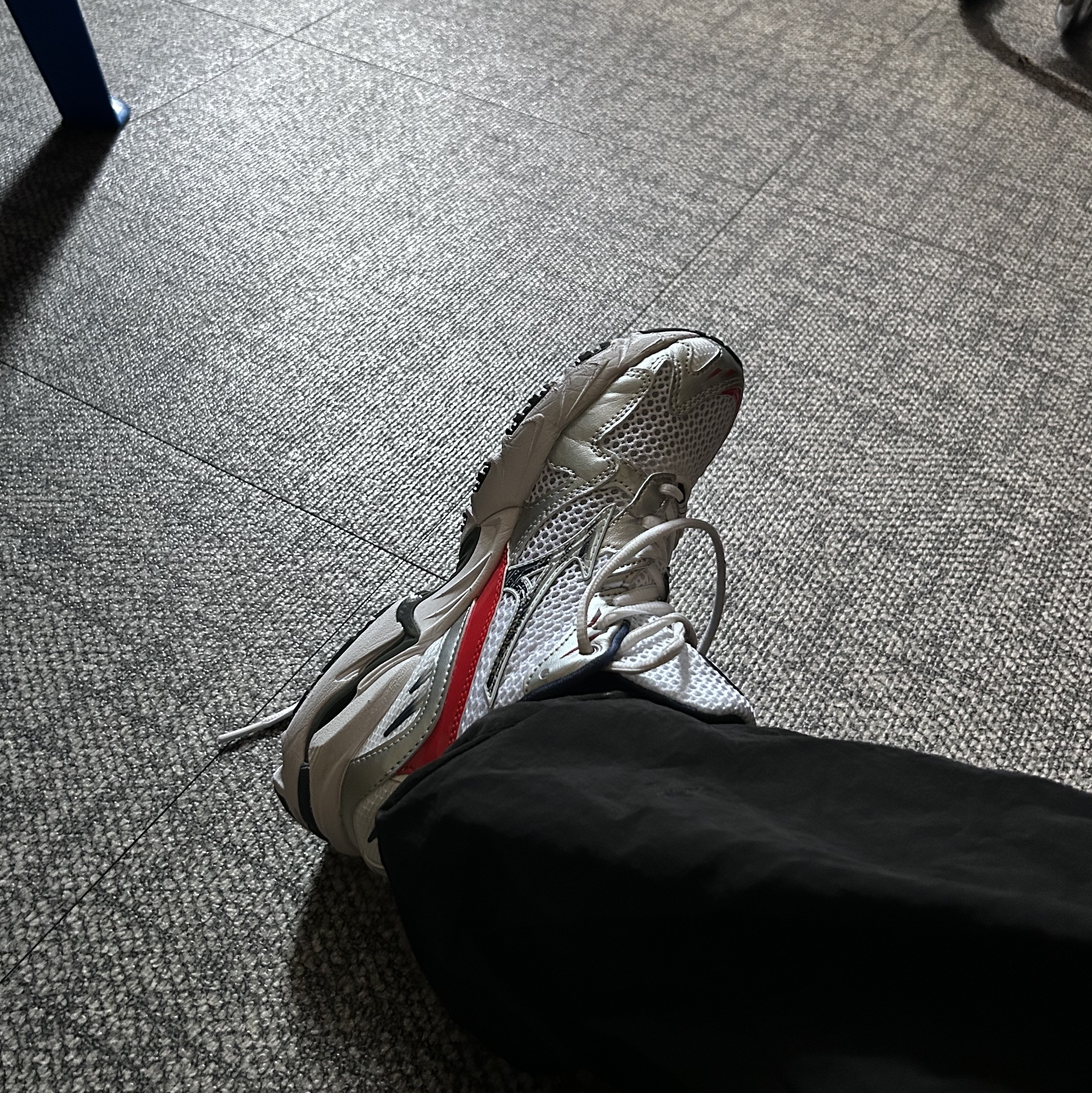 Mizuno Wave Rider 10 White Insignia Blue High Risk Red 착용 스타일