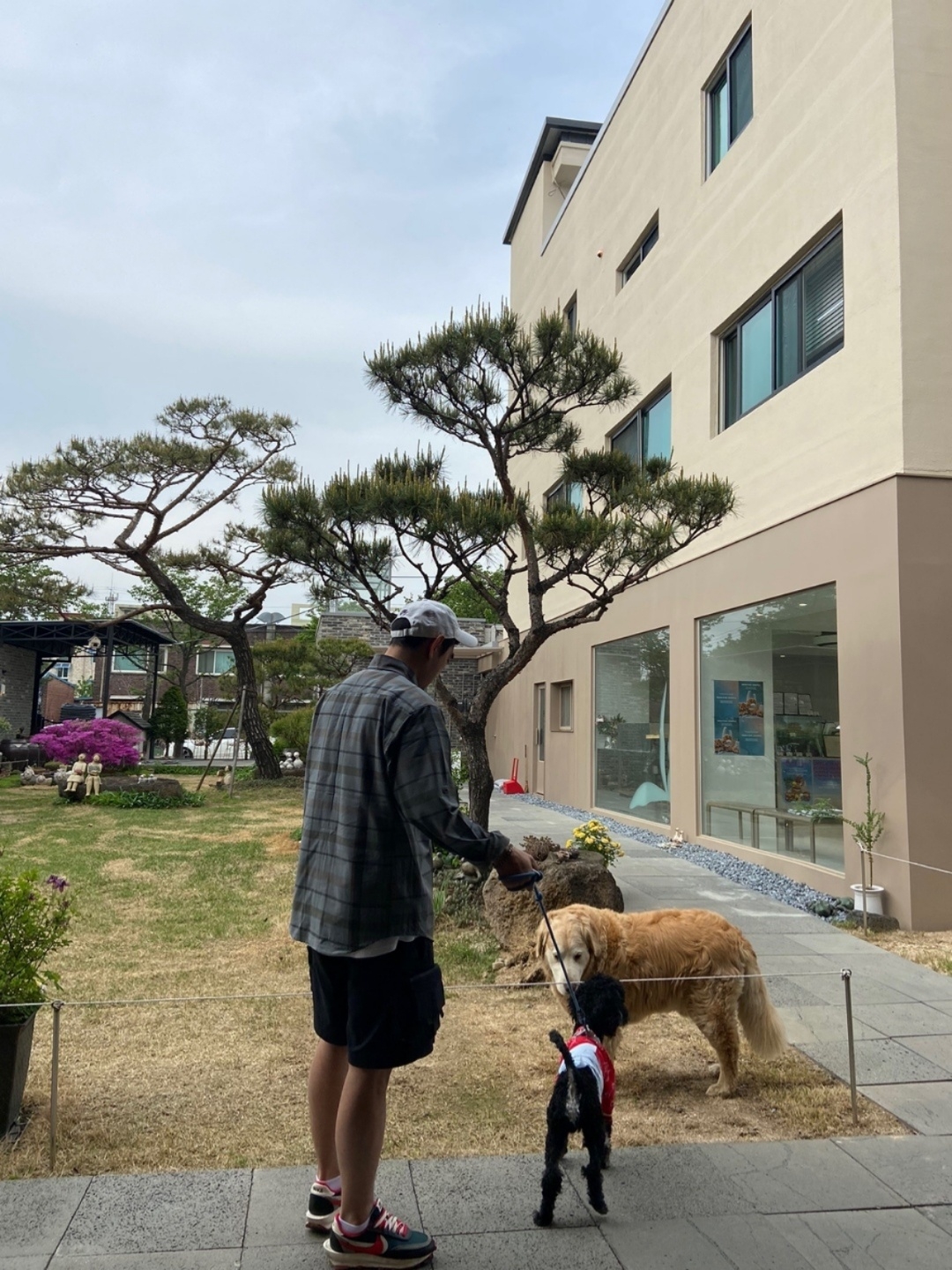 나이키 ACG 카고 쇼츠 블랙 - 아시아, 나이키 ACG 드라이핏 UV 디베스테이션 트레일 셔츠 스모크 그레이 - 아시아 착용 스타일