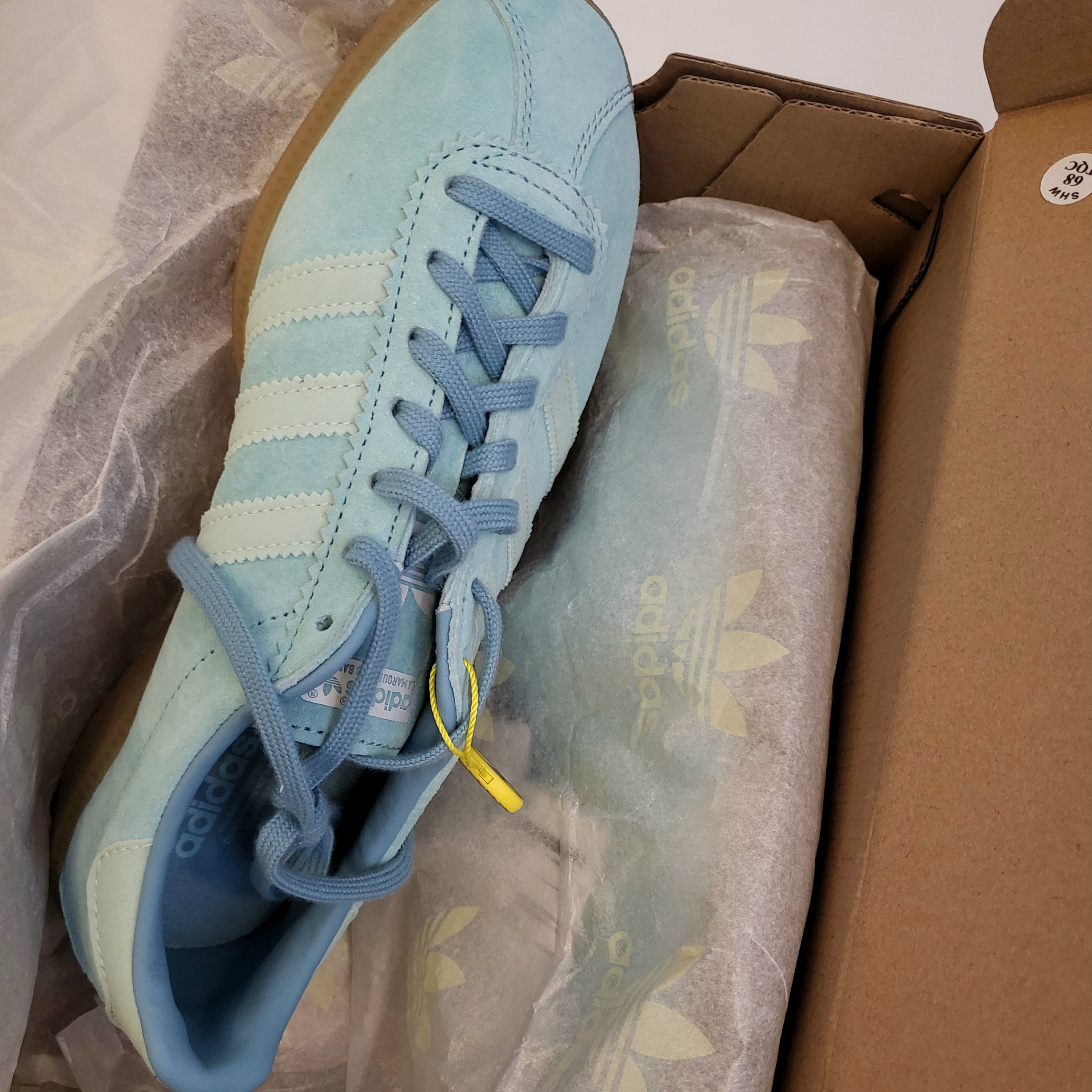 Adidas Bermuda Easy Mint 착용 스타일