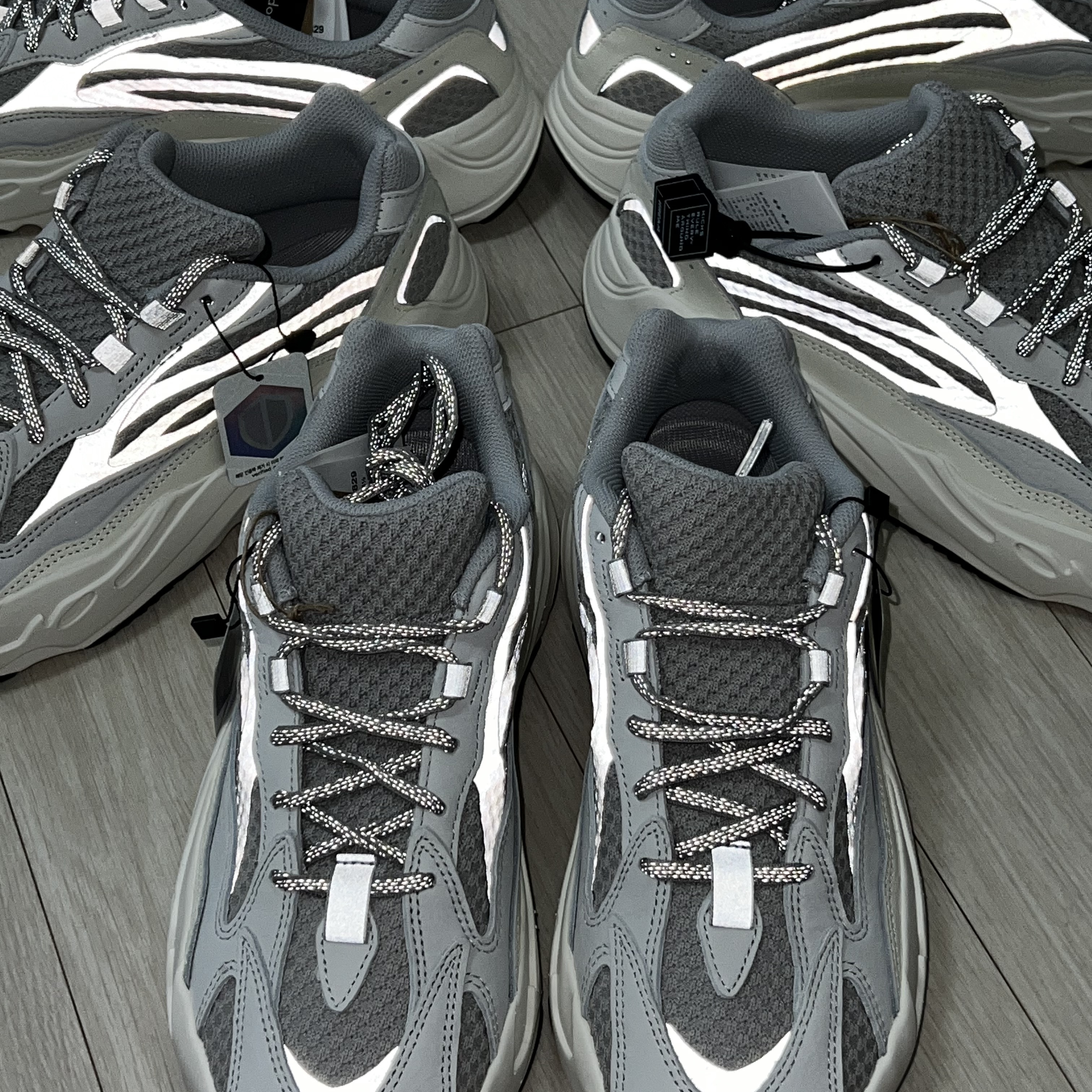 Adidas Yeezy Boost 700 V2 Static 2022 착용 스타일