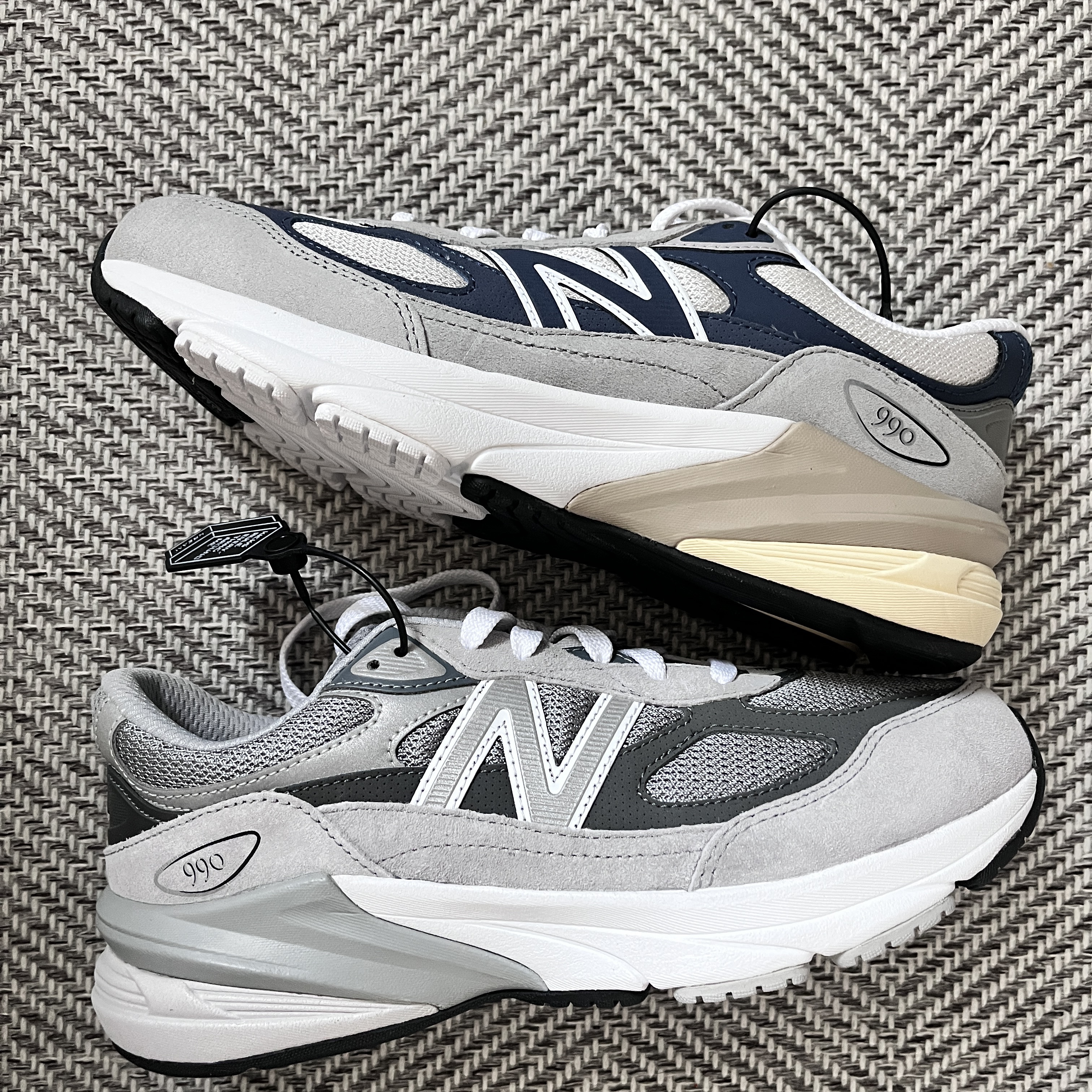 (GS) New Balance 990v6 Made in USA Grey Navy, (GS) New Balance 990v6 Gray - M Medium 착용 스타일 - 2
