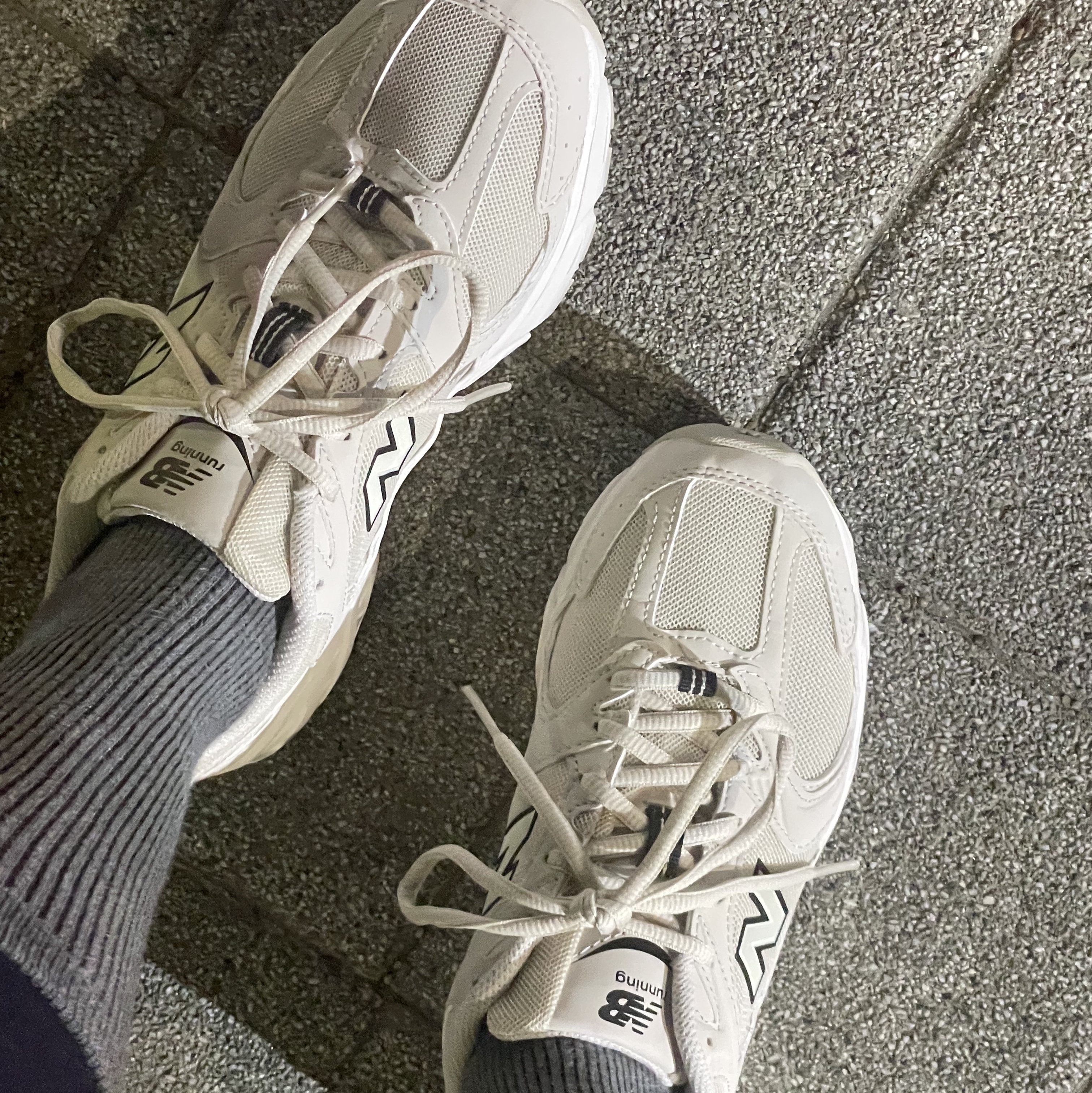 New Balance 530 Ivory 착용 스타일