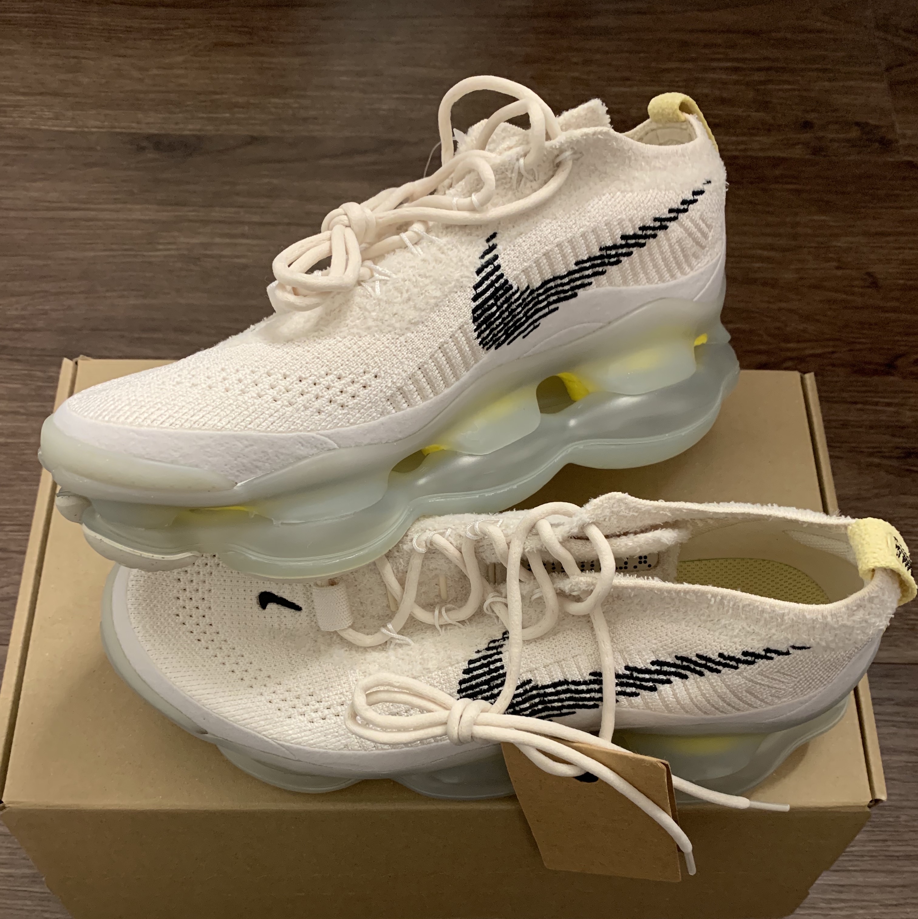 Nike Air Max Scorpion Flyknit Lemon Wash 착용 스타일