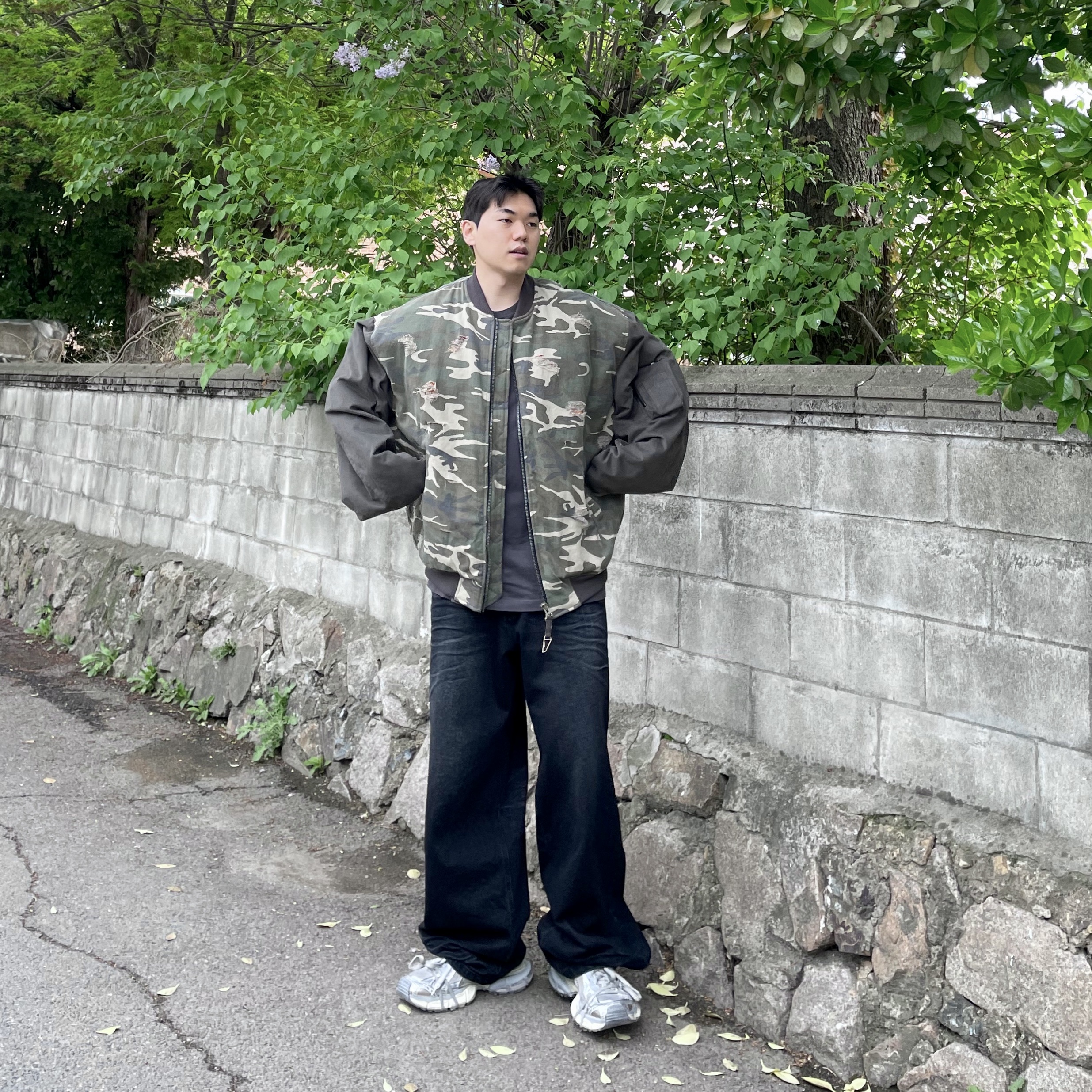 Balenciaga 3XL Sneakers Light Beige, Undermycar Vetek Camouflage Destroyed Bomber Kombu - 23SS 착용 스타일