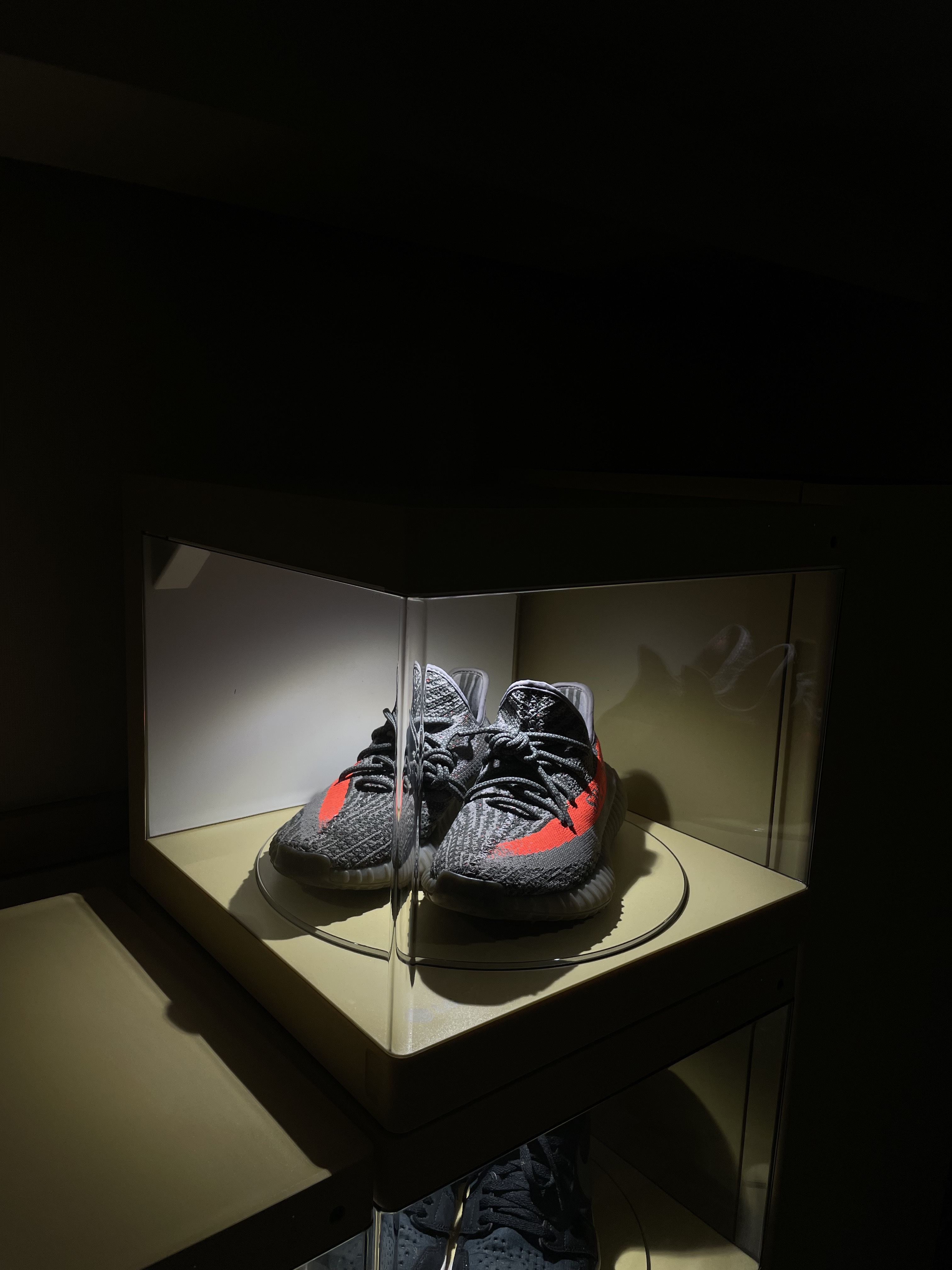Adidas Yeezy Boost 350 V2 Beluga 착용 스타일