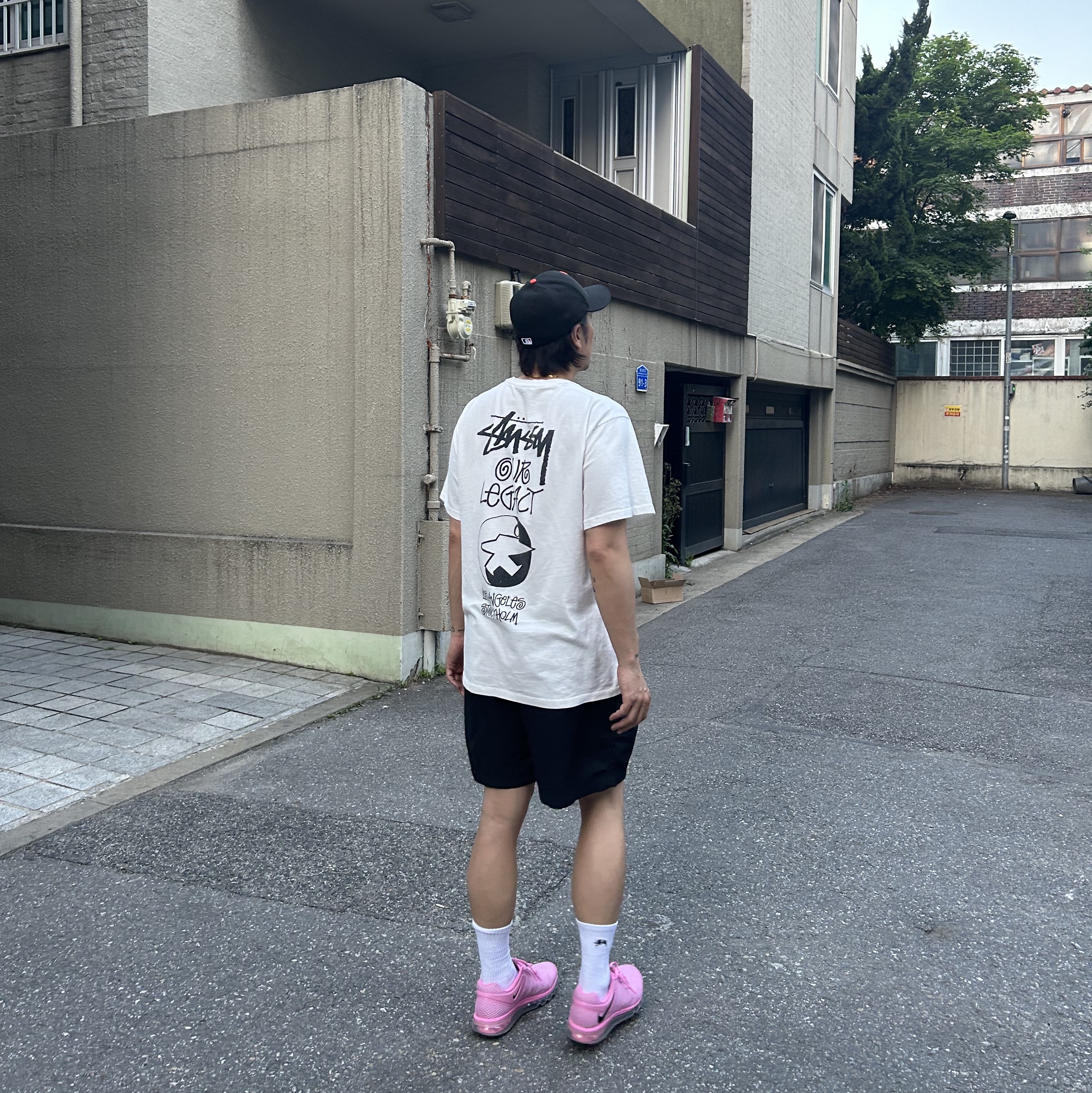 Nike x Stussy Air Max 2013 Psychic Pink, Stussy x Our Legacy Surfman Pig. Dyed T-Shirt Natural - 21FW 착용 스타일 - 2