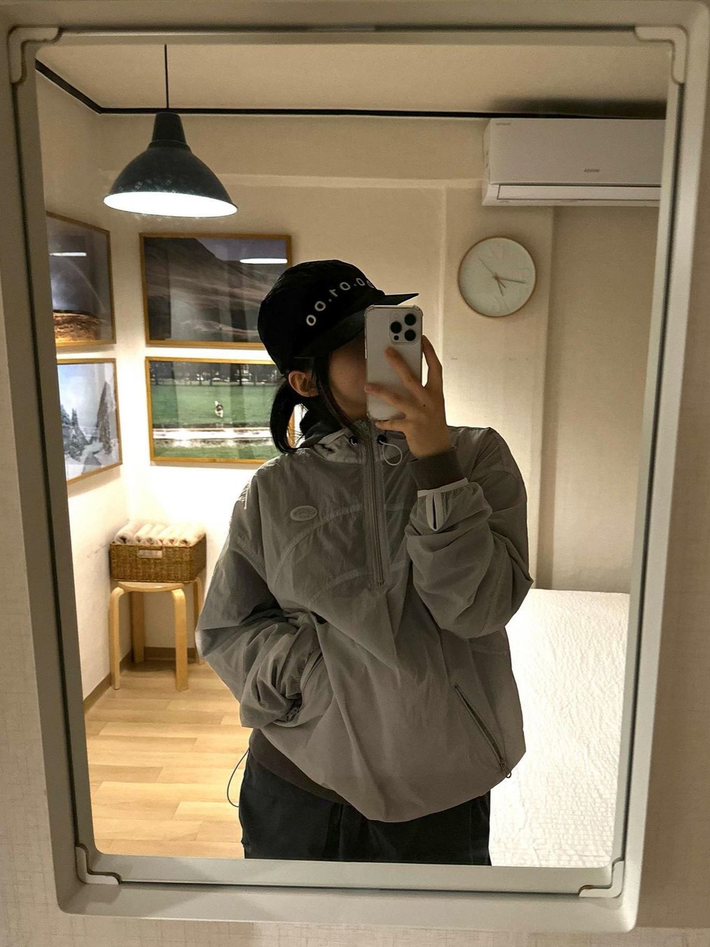 아트오브필드 패커블 링클 하프 집업 그레이 착용 스타일 - 2