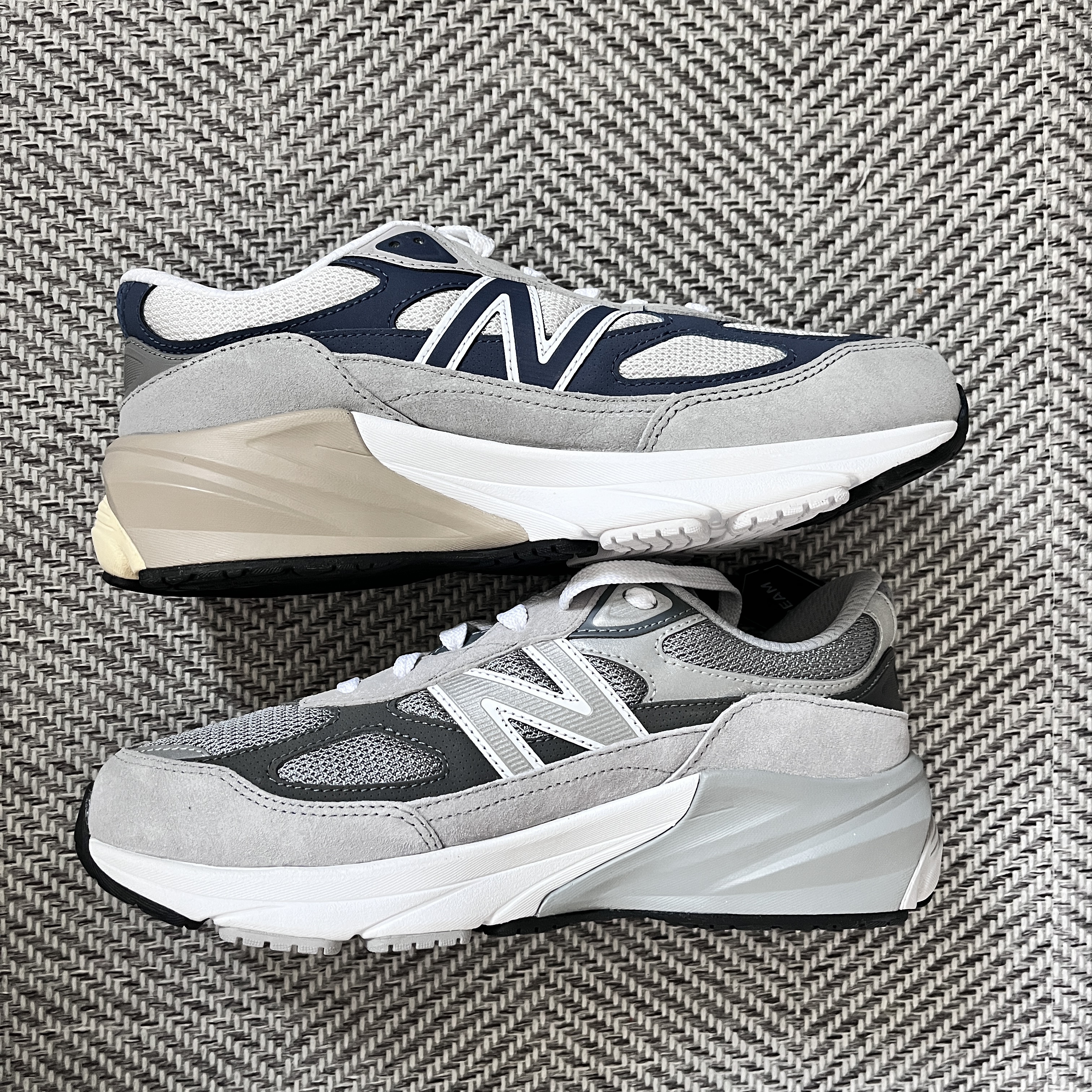 (GS) New Balance 990v6 Made in USA Grey Navy, (GS) New Balance 990v6 Gray - M Medium 착용 스타일 - 3
