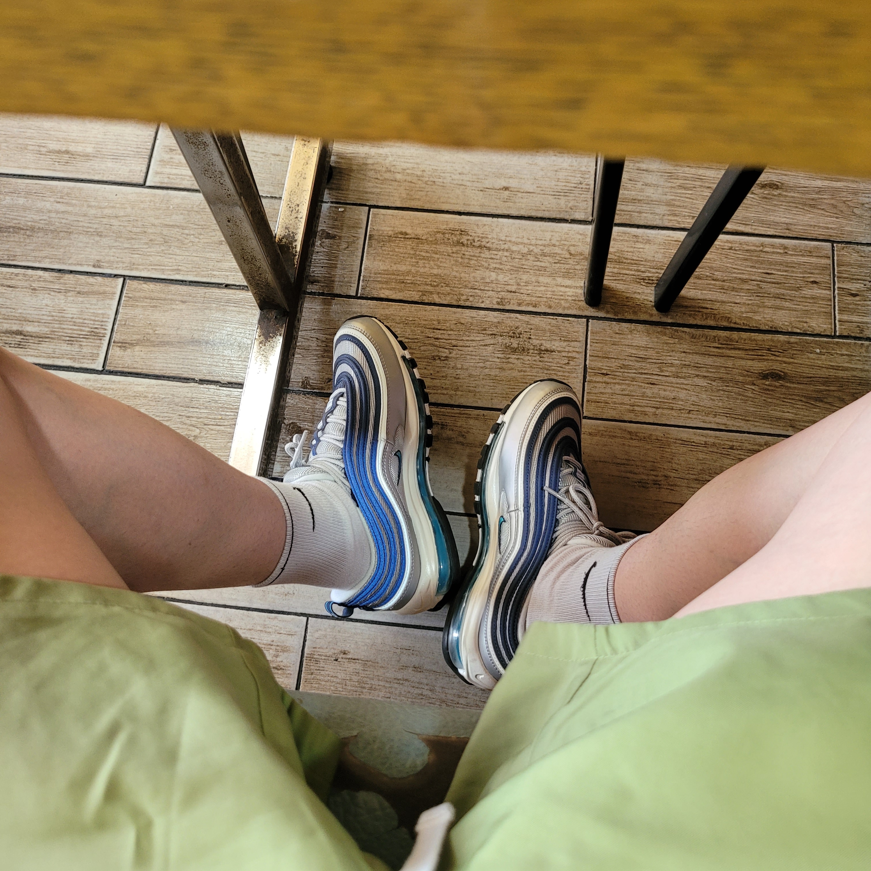 Nike Air Max 97 OG Metallic Silver and Chlorine Blue 착용 스타일