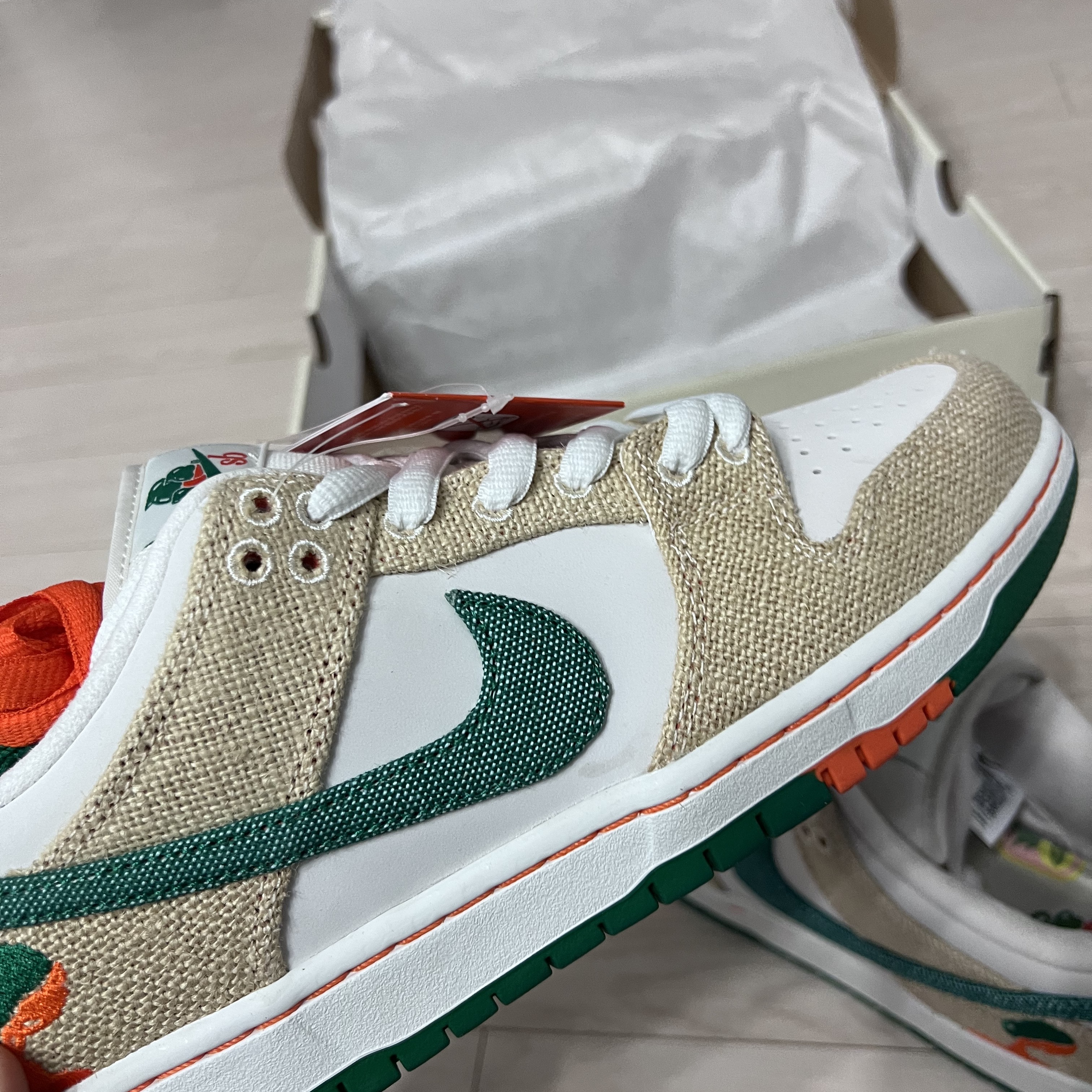 Nike x Jarritos SB Dunk Low Phantom and Malachite 착용 스타일 - 1
