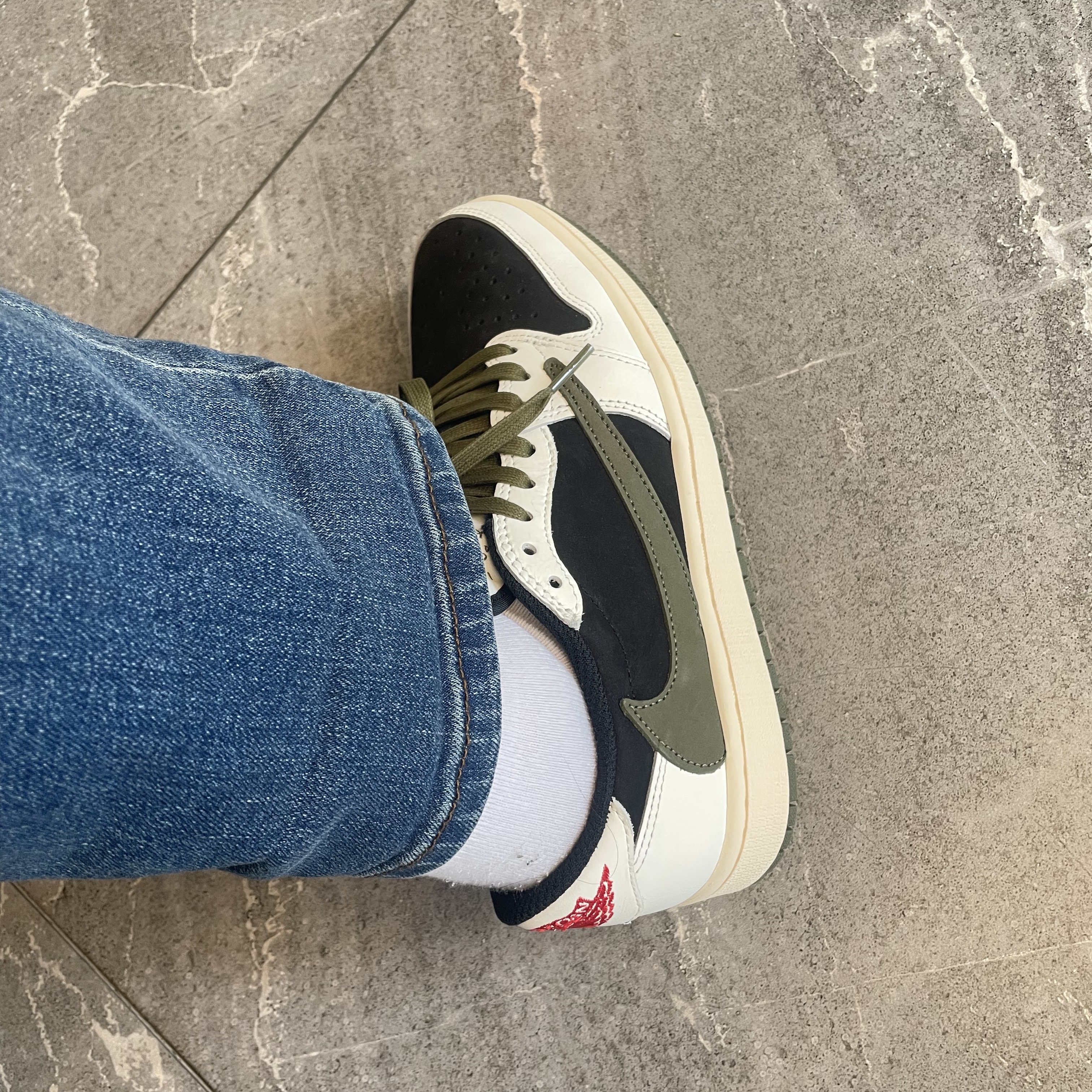 (W) Jordan 1 x Travis Scott Retro Low OG SP Medium Olive 착용 스타일