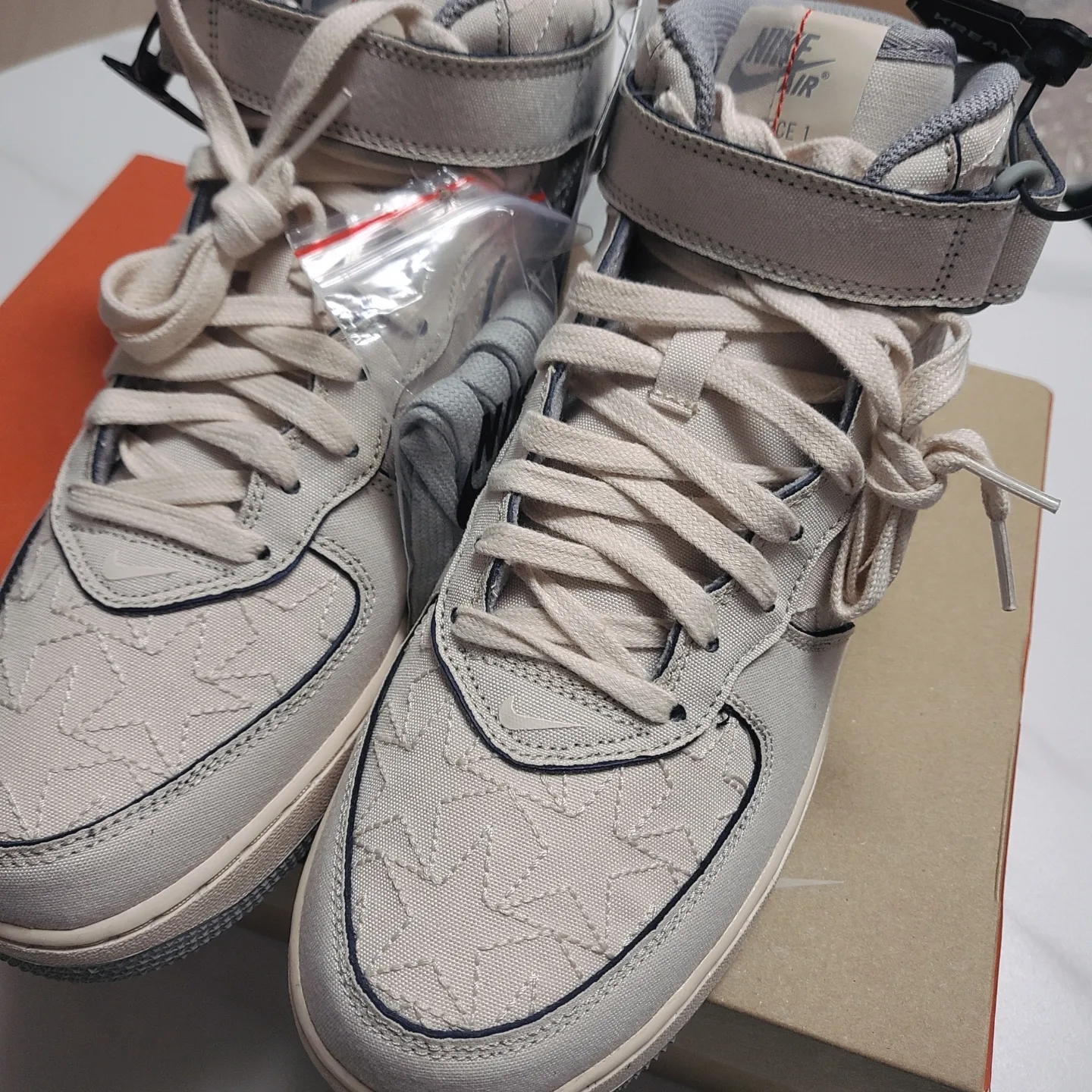 Nike Air Force 1 Mid '07 Pearl White 착용 스타일 - 1