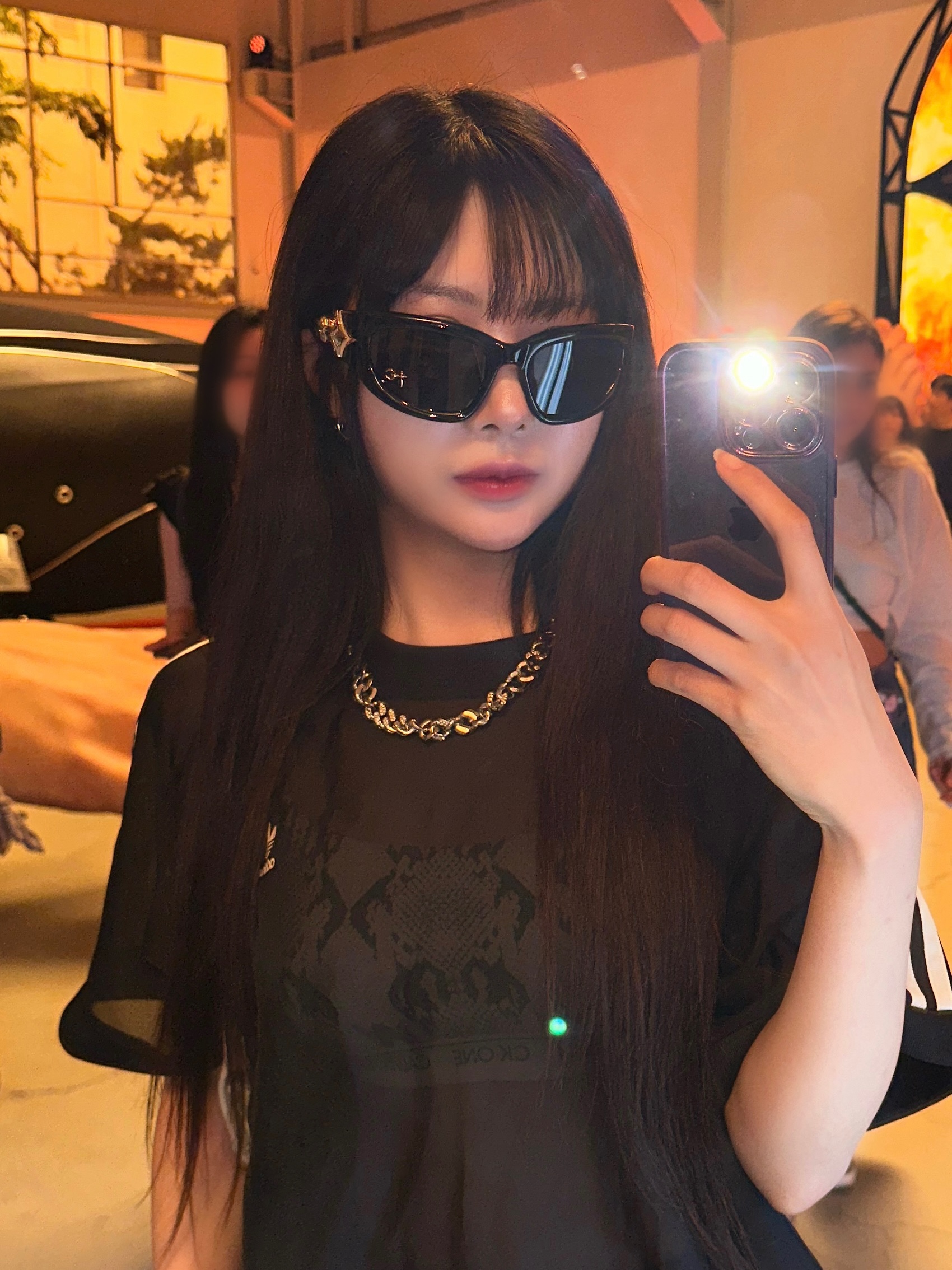 젠틀 몬스터 x 떠그 클럽 테크노 01 블랙, 젠틀 몬스터 안테나 01 블랙 착용 스타일 - 1