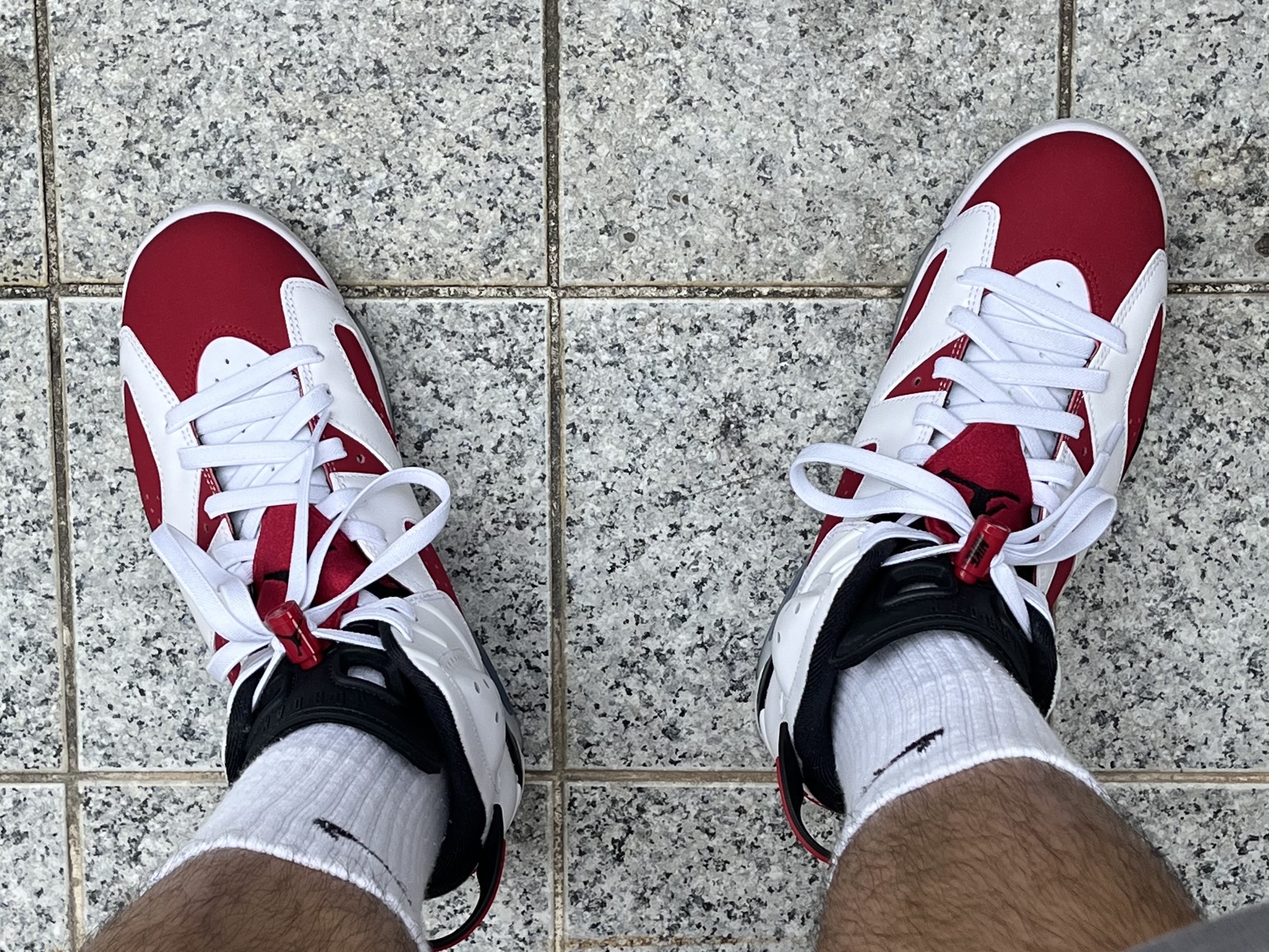 Jordan 6 Retro Carmine 2021 착용 스타일 - 1