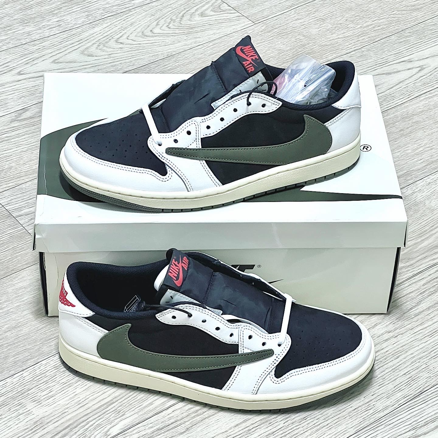 (W) Jordan 1 x Travis Scott Retro Low OG SP Medium Olive 착용 스타일 - 1