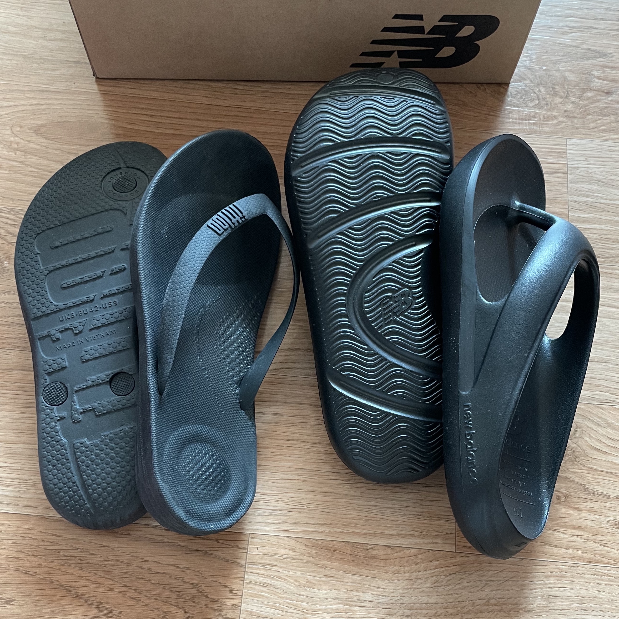 New Balance Flip Flop Black 착용 스타일 - 2