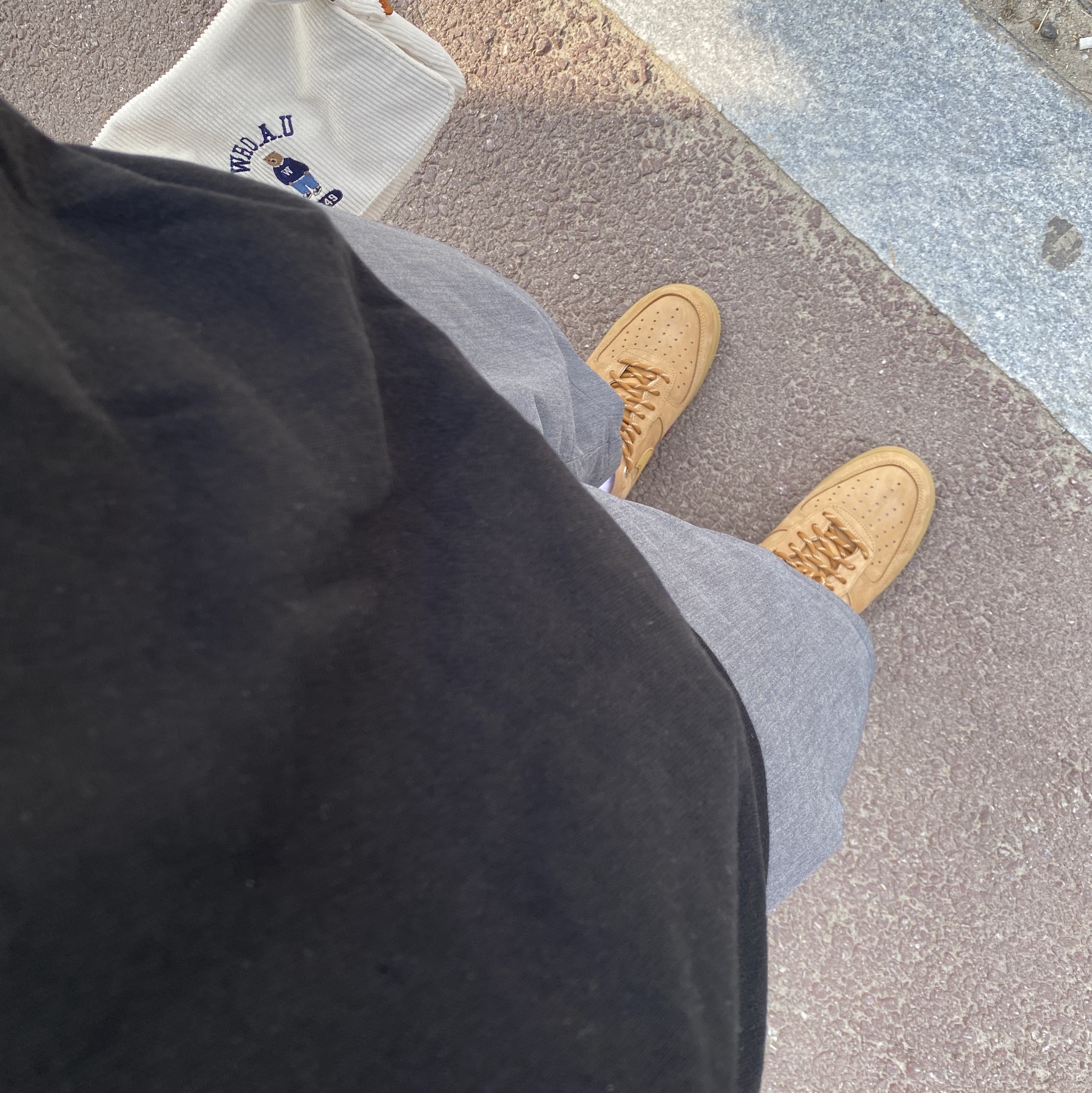 Nike Air Force 1 '07 WB Flax 착용 스타일