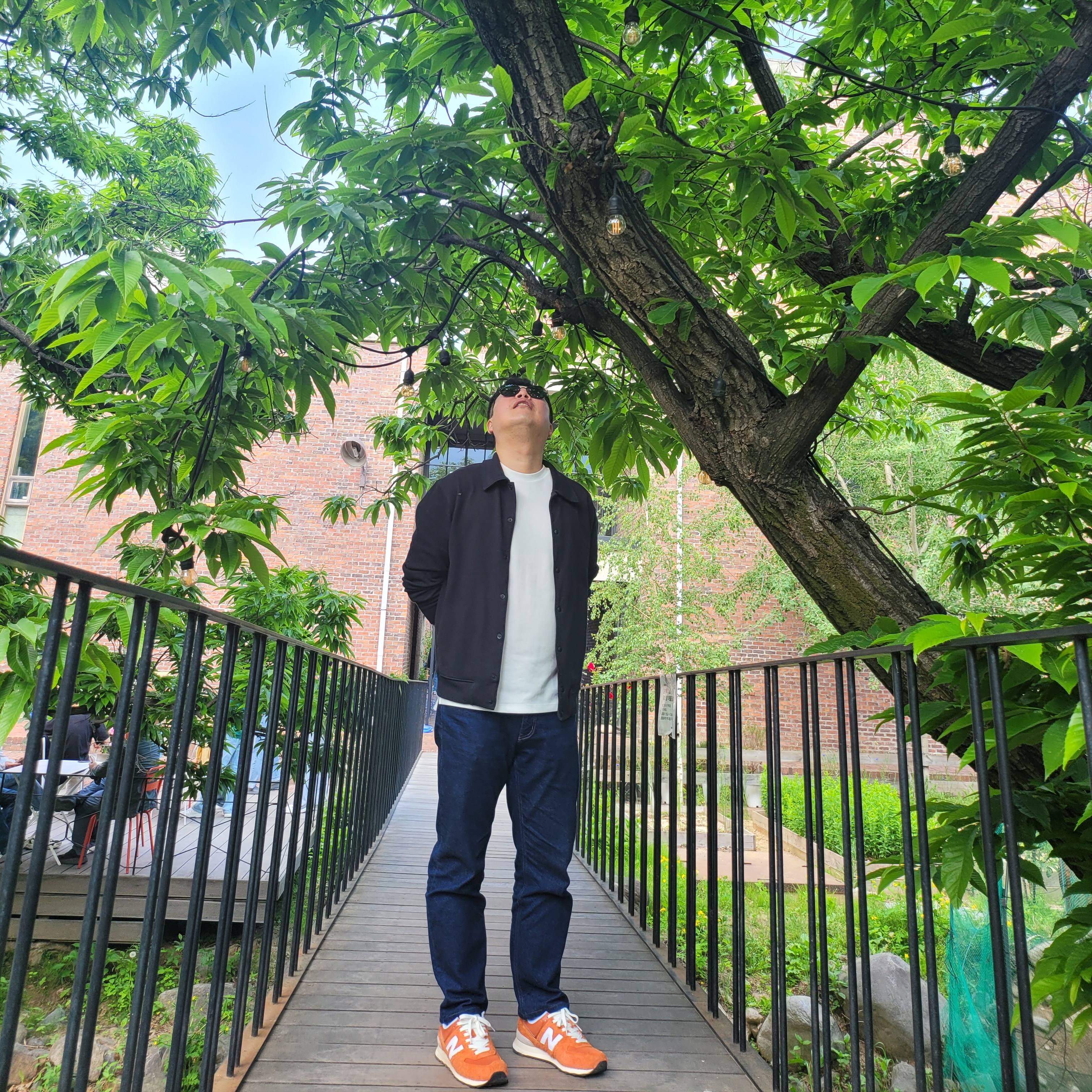 New Balance 574 Heritage Orange Burst White 착용 스타일
