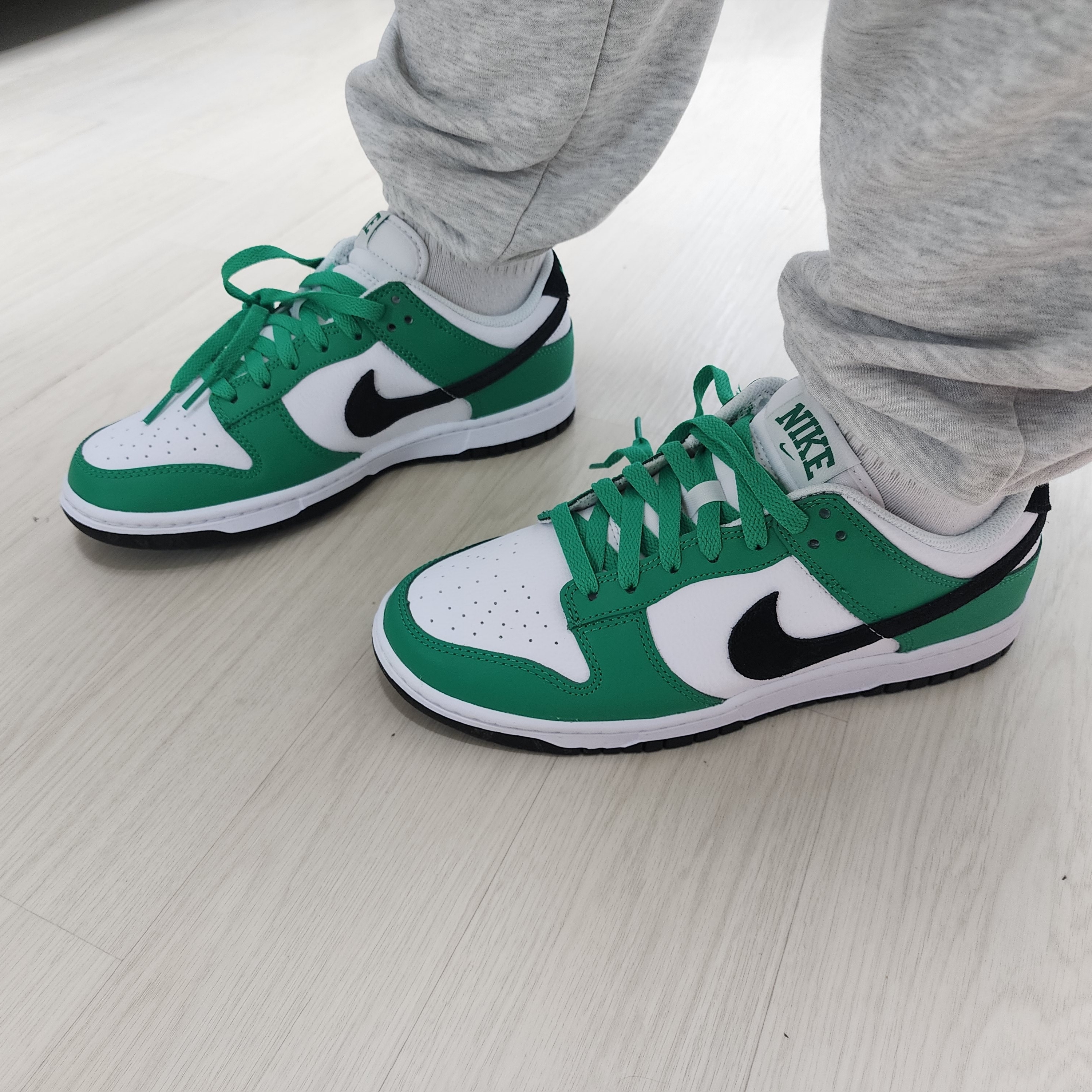 Nike Dunk Low White Green 착용 스타일 - 3