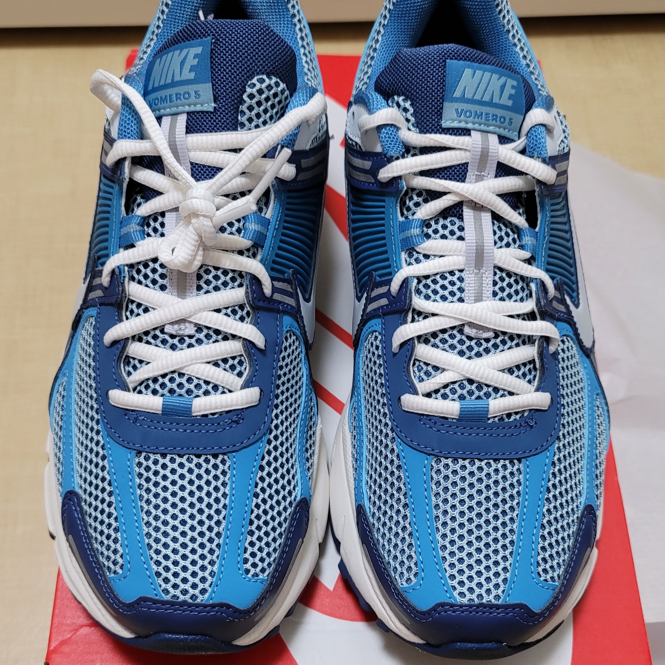 Nike Zoom Vomero 5 Mystic Navy and Worn Blue 착용 스타일 - 1